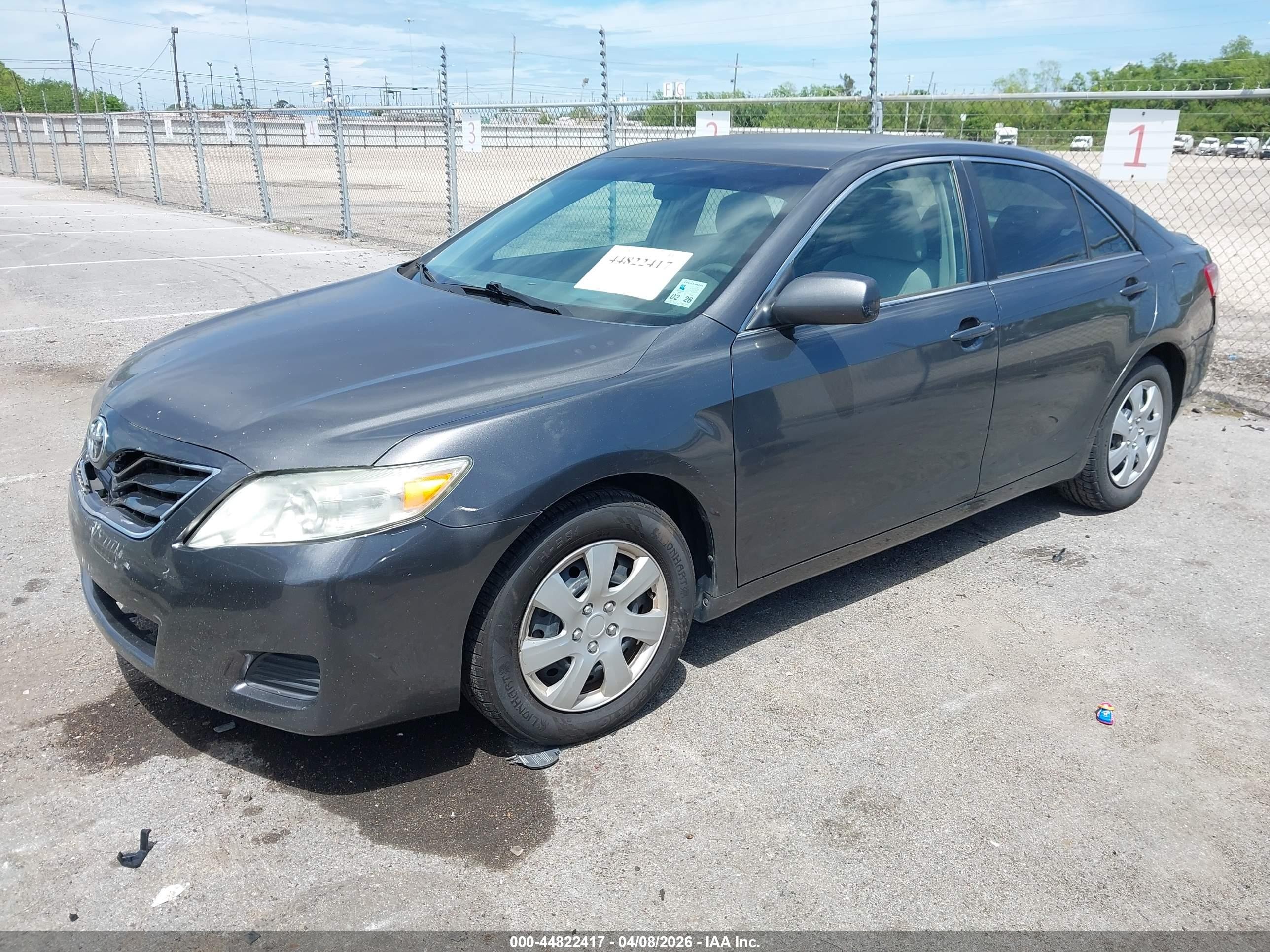2010 Toyota Camry Le Gray vin: 4T4BF3EK0AR072282