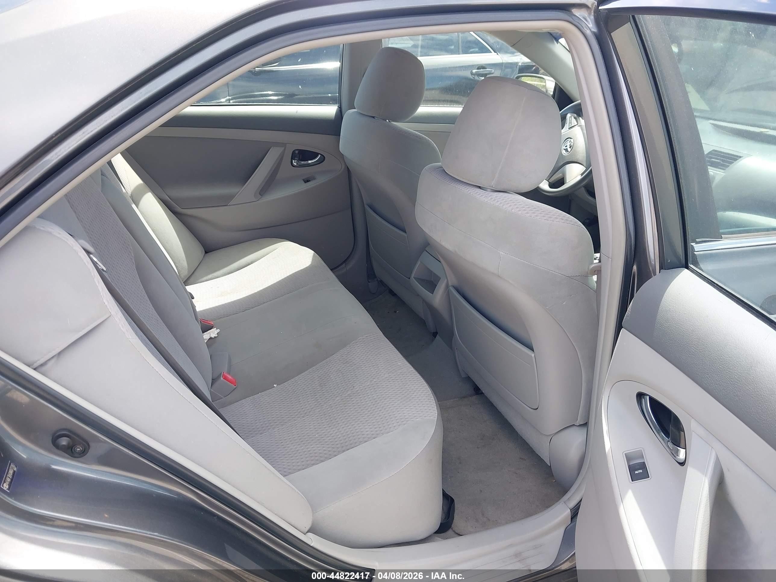 2010 Toyota Camry Le Gray vin: 4T4BF3EK0AR072282