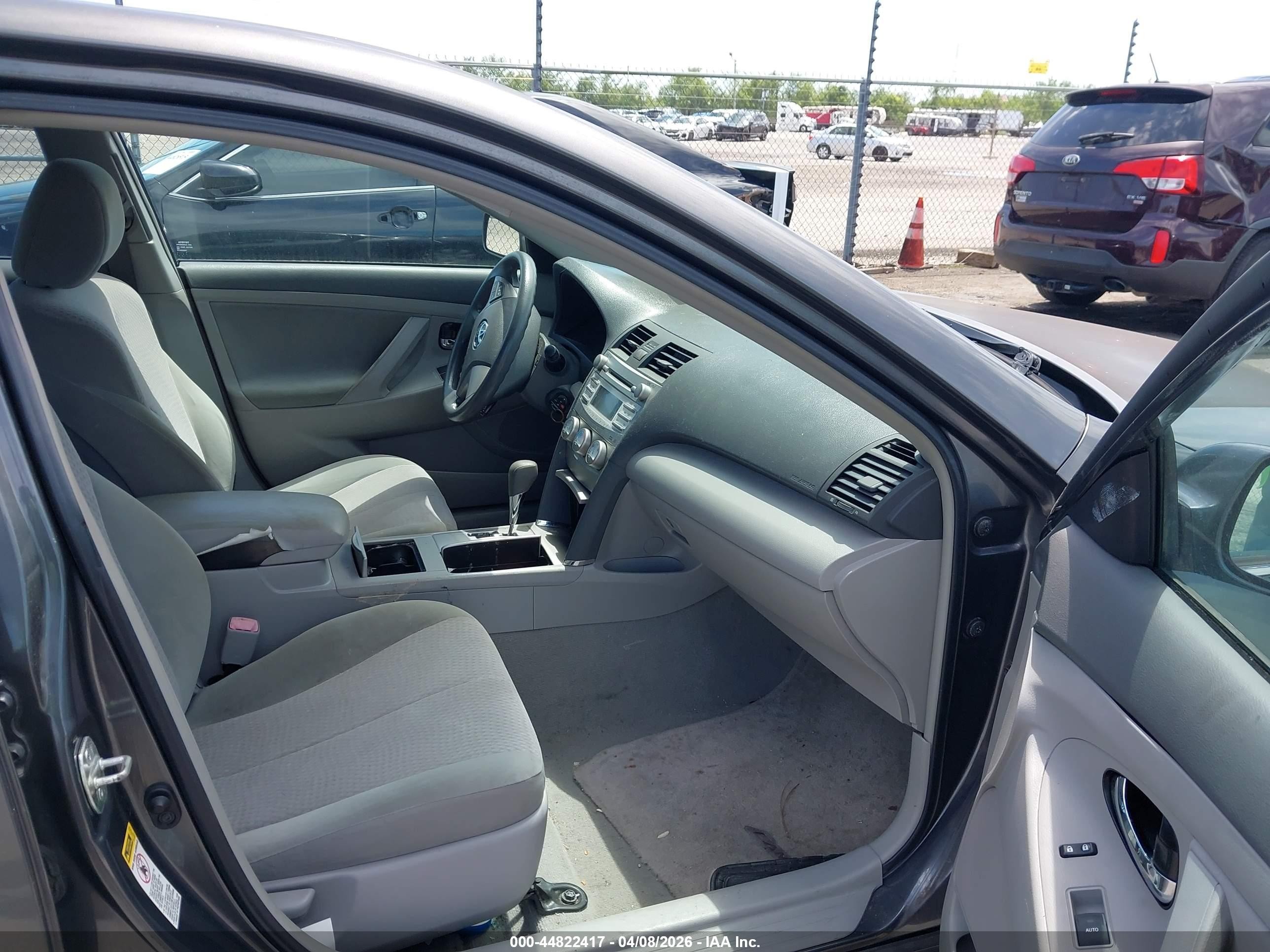2010 Toyota Camry Le Gray vin: 4T4BF3EK0AR072282