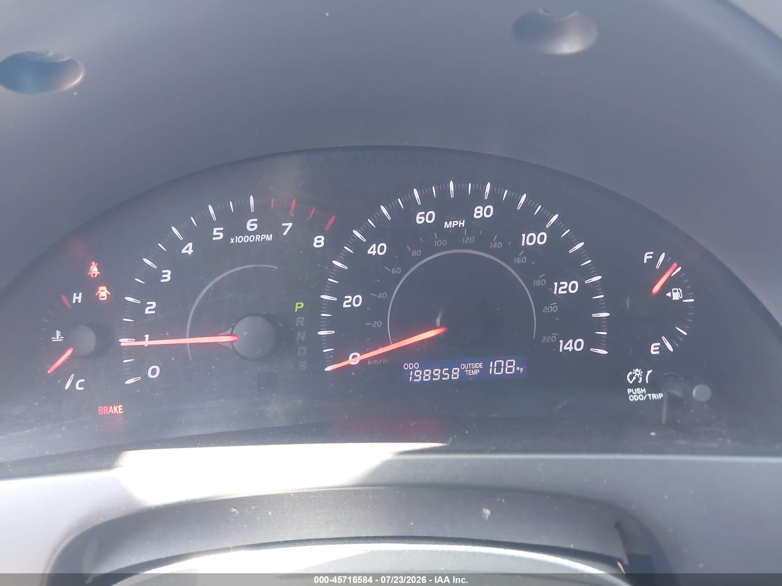 2010 Toyota Camry Le Красный vin: 4T4BF3EK0AR079295