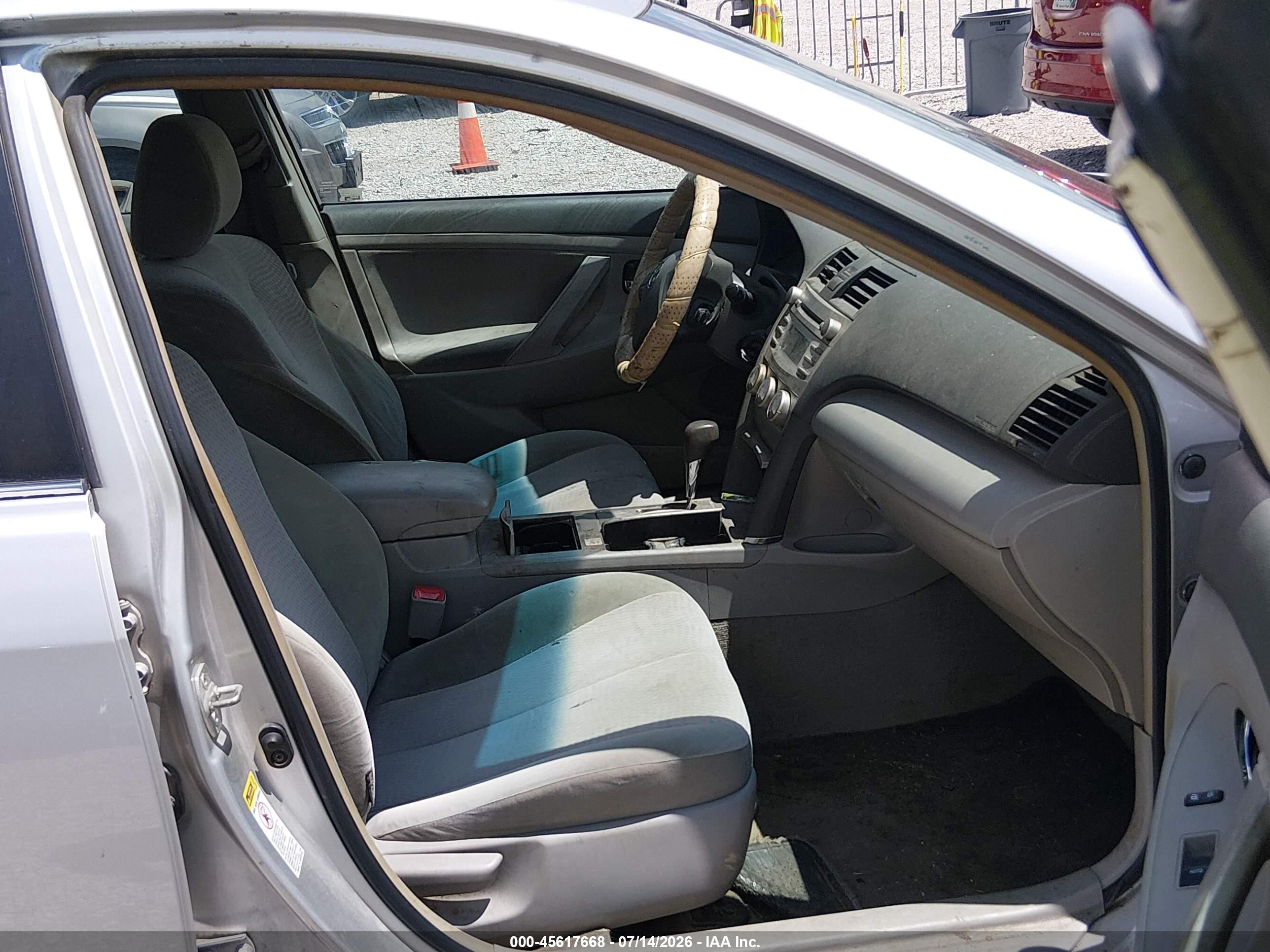 2010 Toyota Camry Le White vin: 4T4BF3EK0AR081001