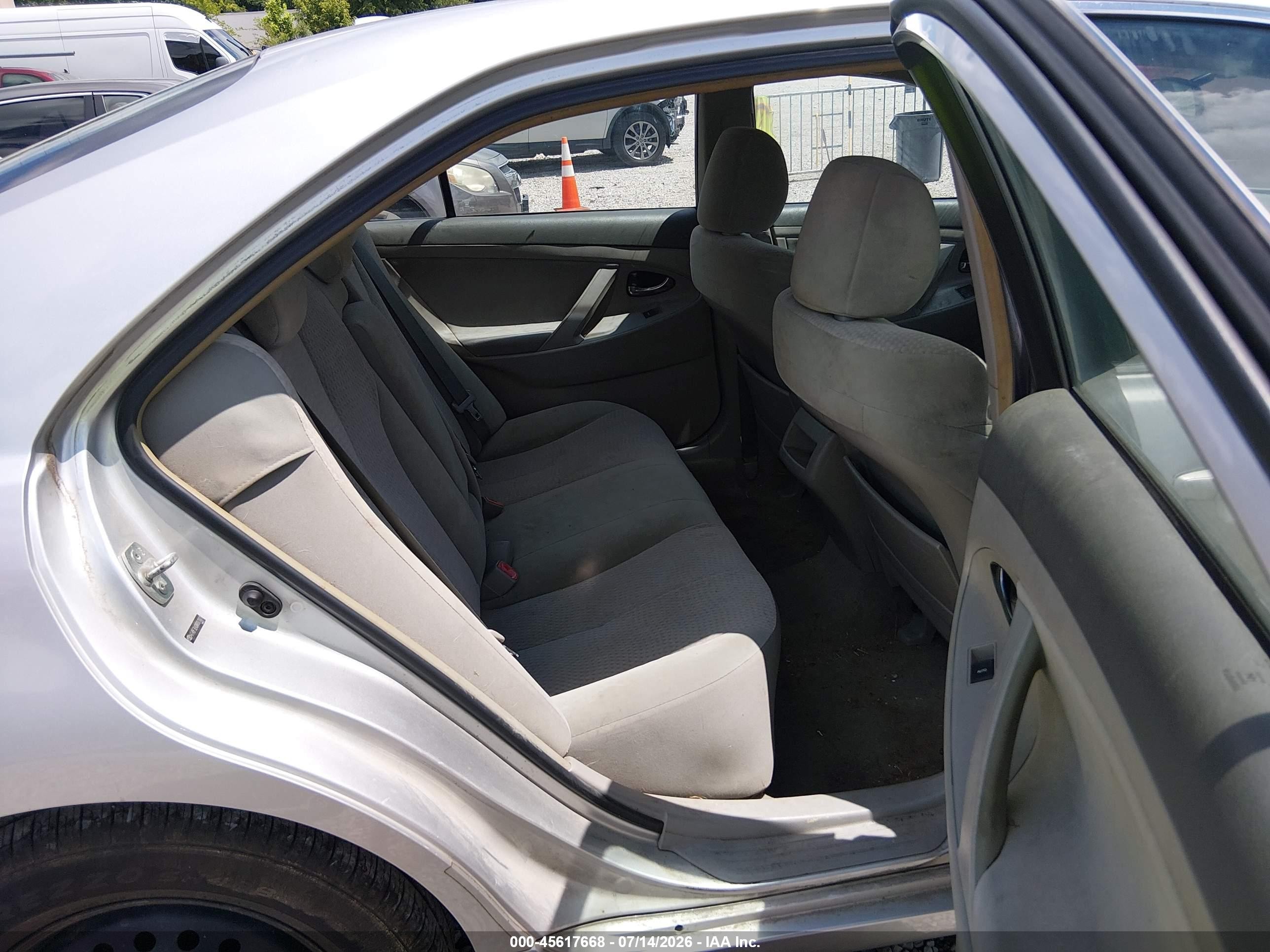 2010 Toyota Camry Le White vin: 4T4BF3EK0AR081001