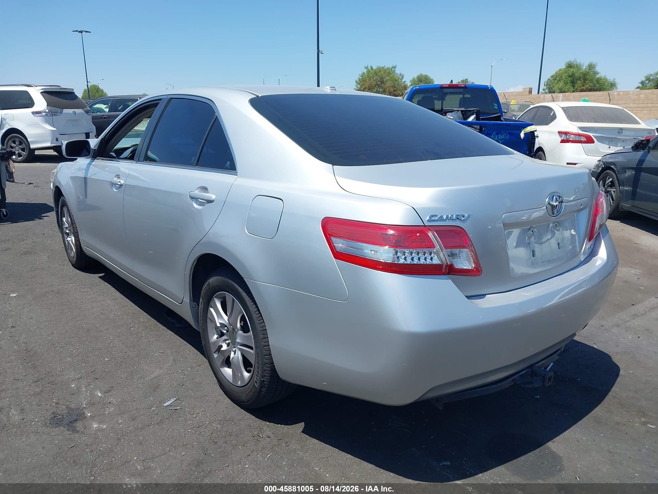 2010 Toyota Camry Le Silver vin: 4T4BF3EK0AR081824