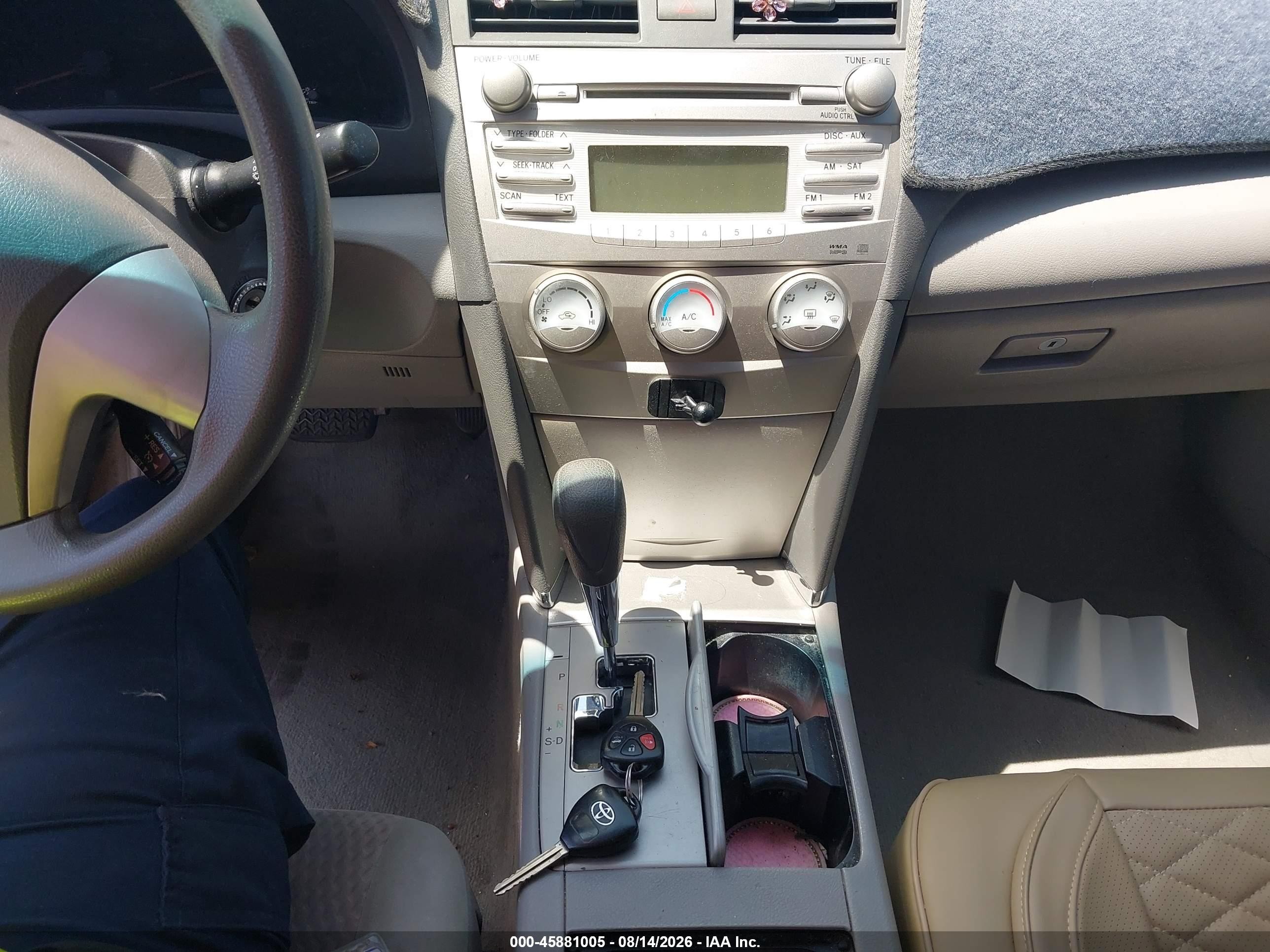 2010 Toyota Camry Le Silver vin: 4T4BF3EK0AR081824