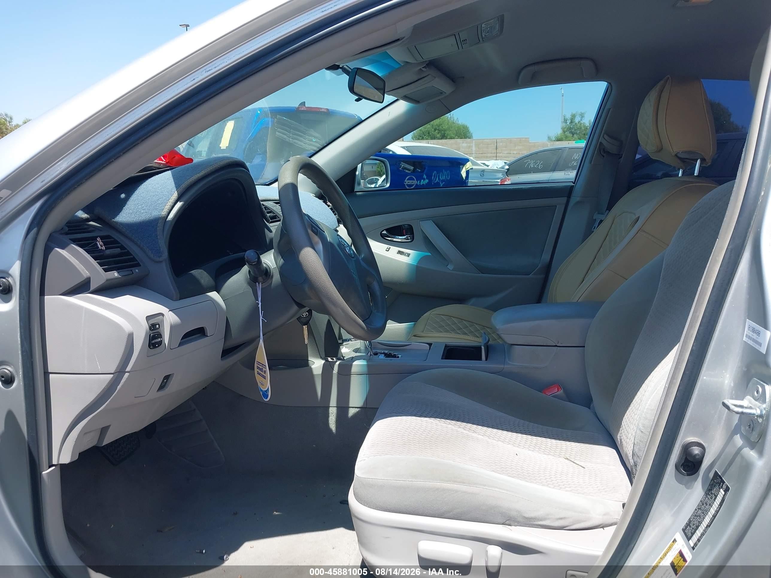 2010 Toyota Camry Le Silver vin: 4T4BF3EK0AR081824