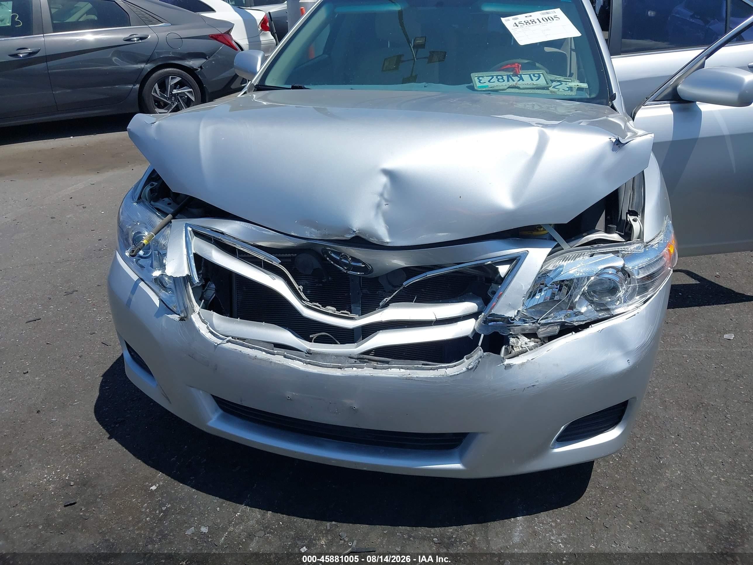 2010 Toyota Camry Le Silver vin: 4T4BF3EK0AR081824