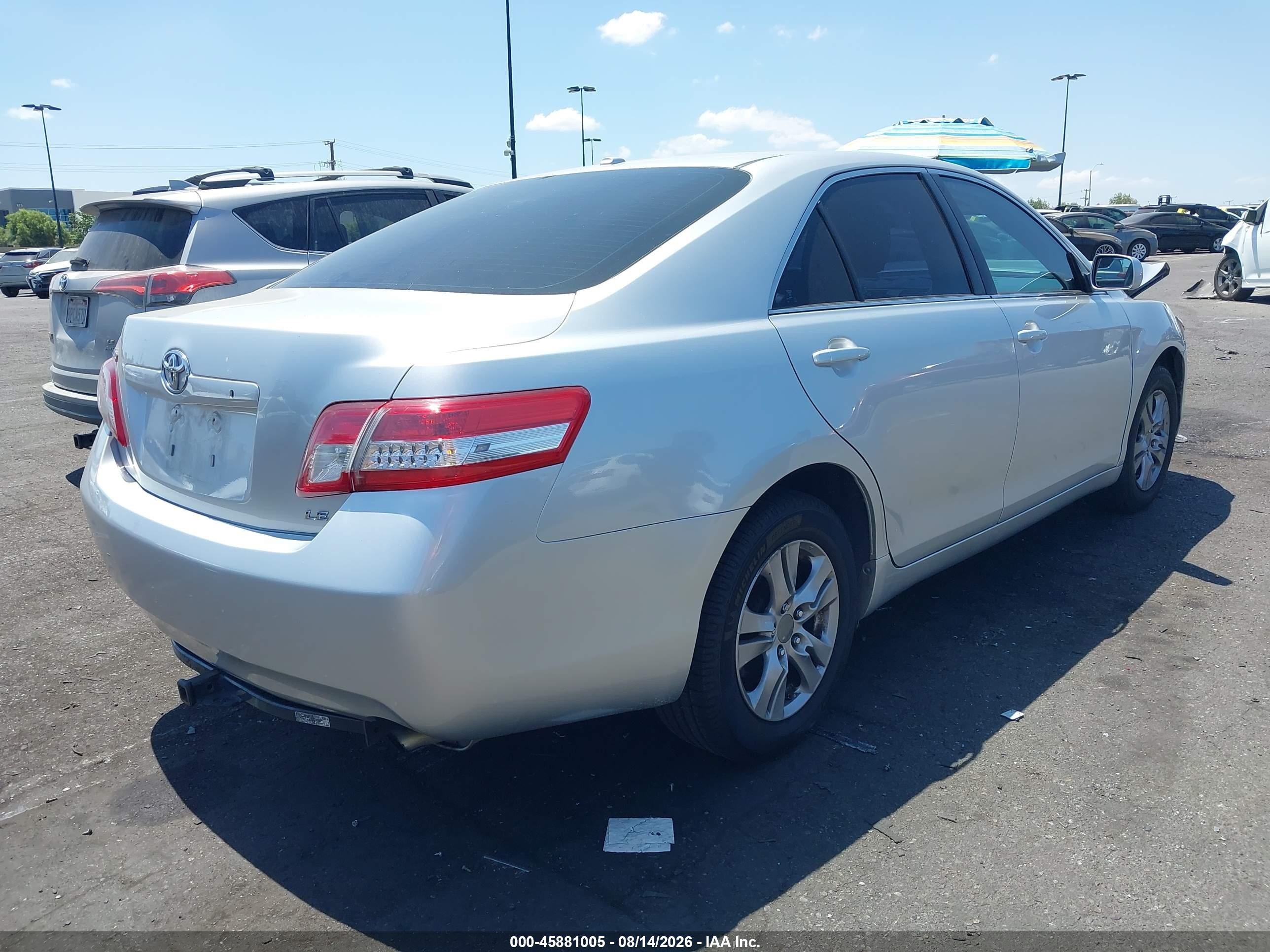 2010 Toyota Camry Le Silver vin: 4T4BF3EK0AR081824