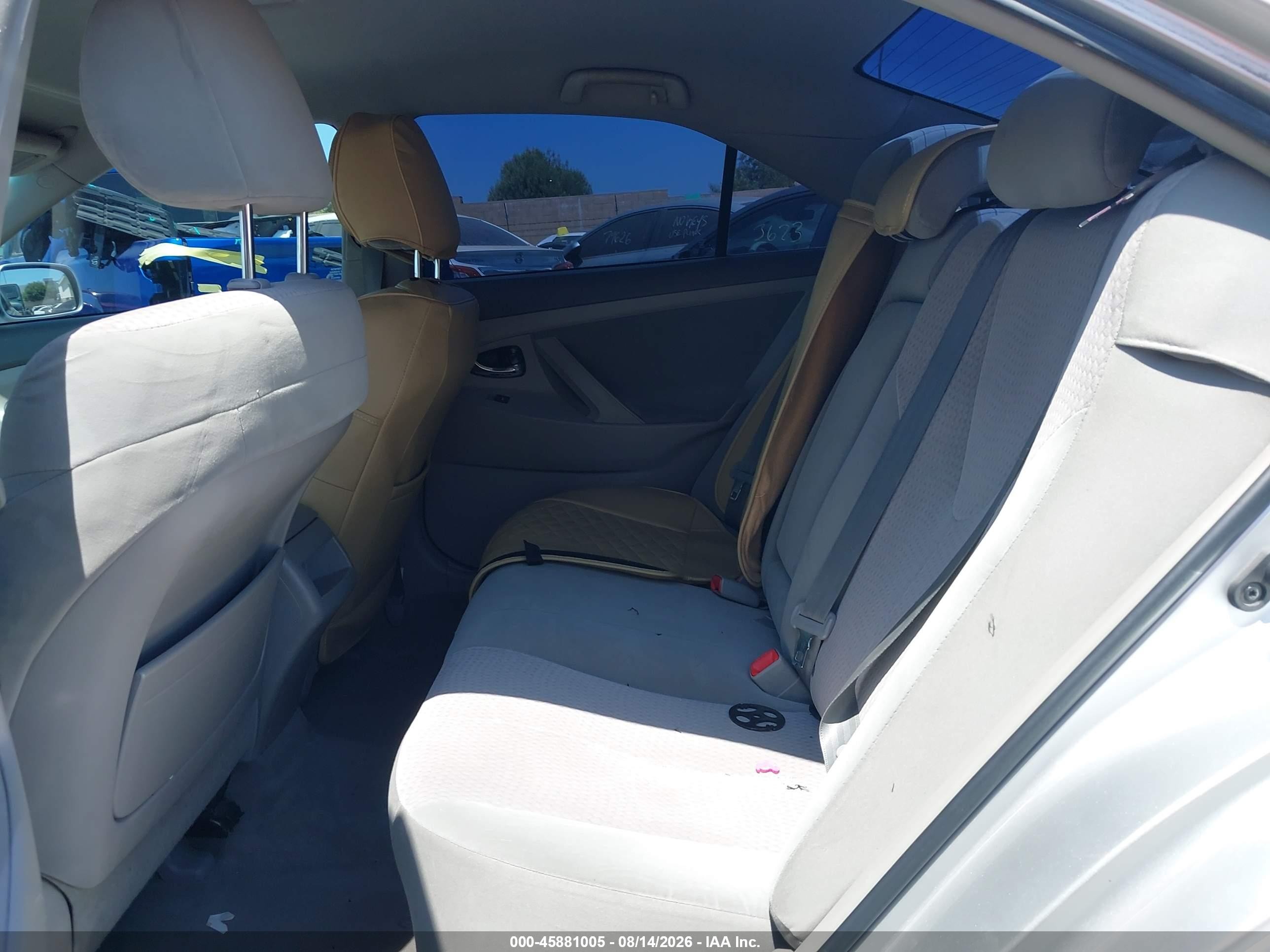 2010 Toyota Camry Le Silver vin: 4T4BF3EK0AR081824