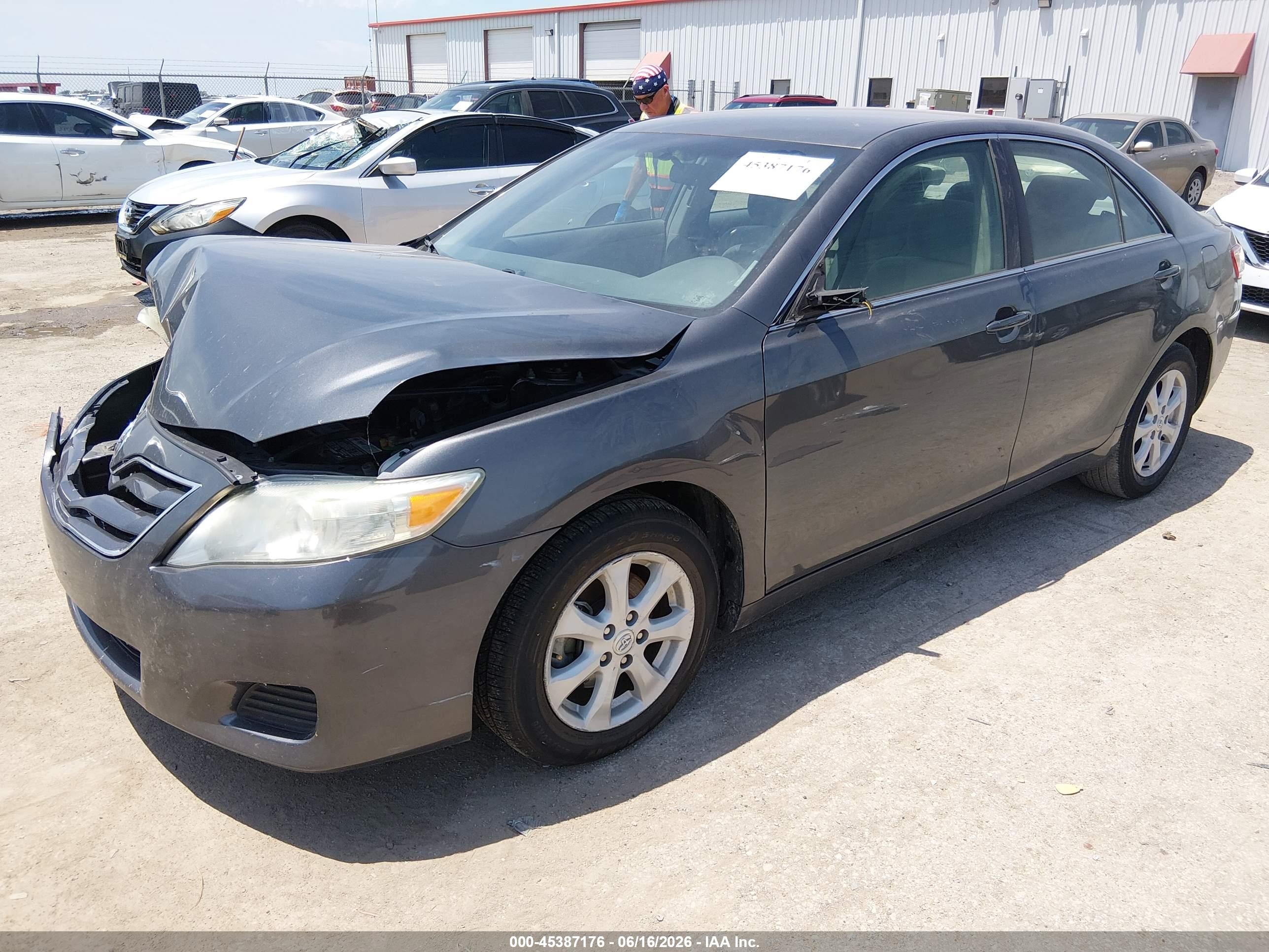 2011 Toyota Camry Le Серый vin: 4T4BF3EK0BR100213