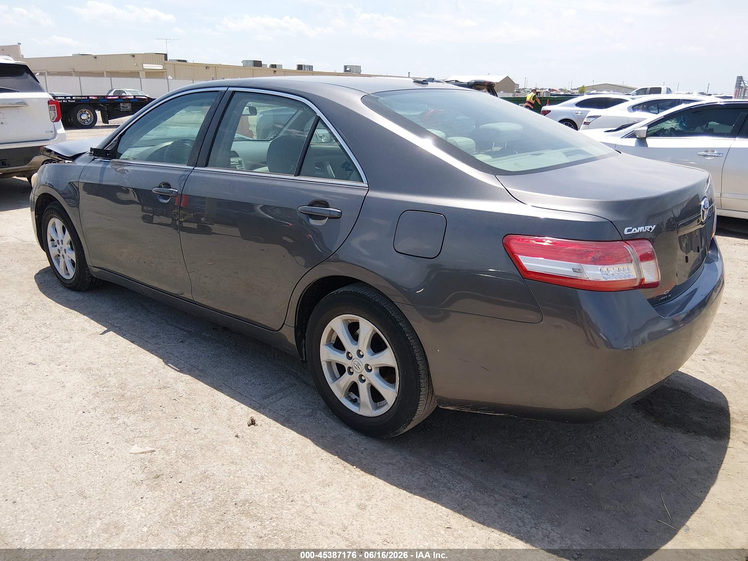 2011 Toyota Camry Le Серый vin: 4T4BF3EK0BR100213