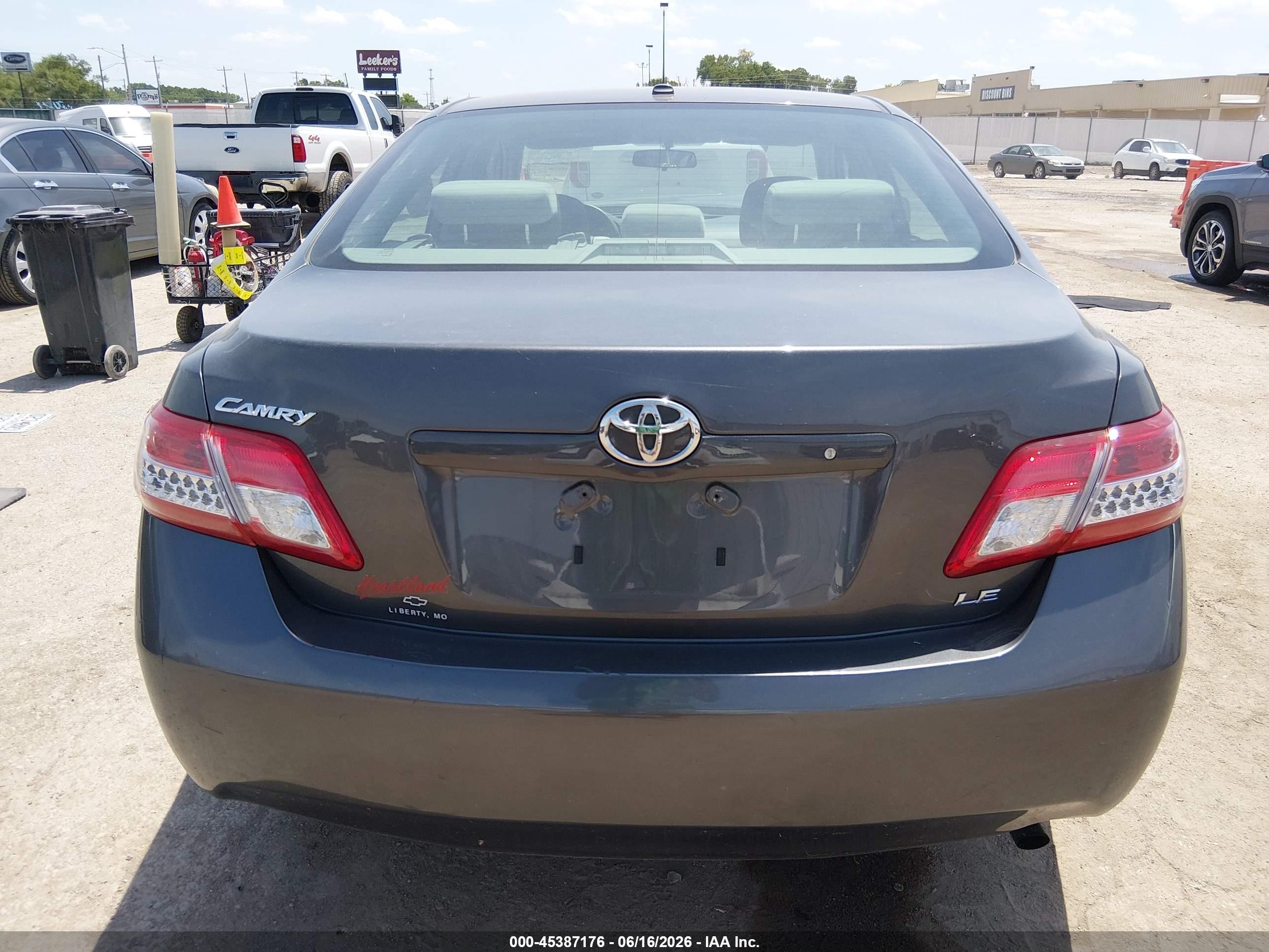 2011 Toyota Camry Le Серый vin: 4T4BF3EK0BR100213
