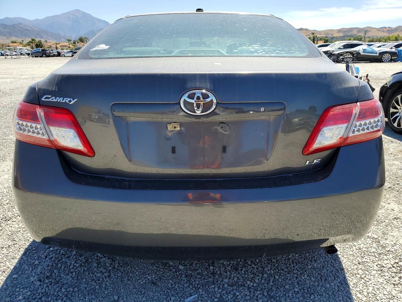 2011 Toyota Camry Le Charcoal vin: 4T4BF3EK0BR108330