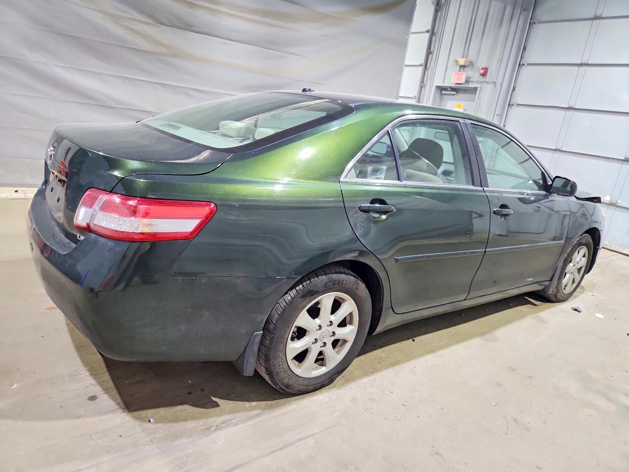 2011 Toyota Camry Le Green vin: 4T4BF3EK0BR116038