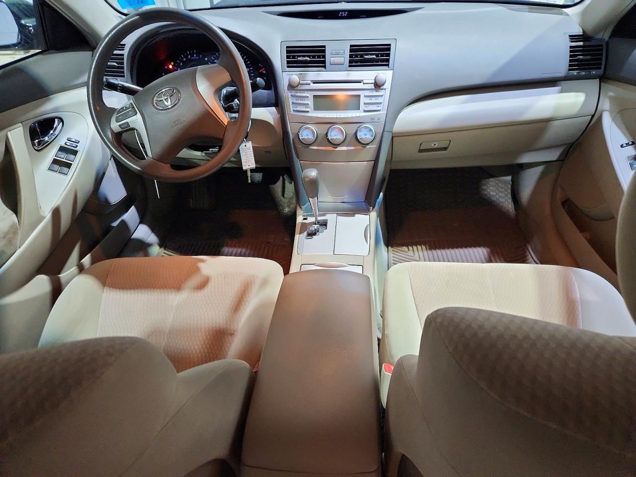 2011 Toyota Camry Le Green vin: 4T4BF3EK0BR116038