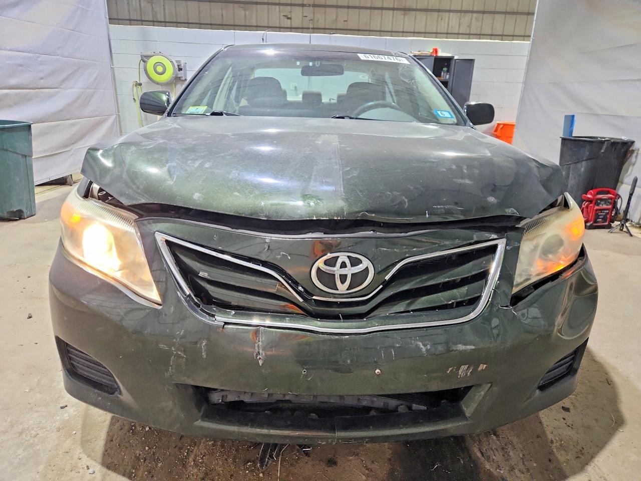 2011 Toyota Camry Le Green vin: 4T4BF3EK0BR116038