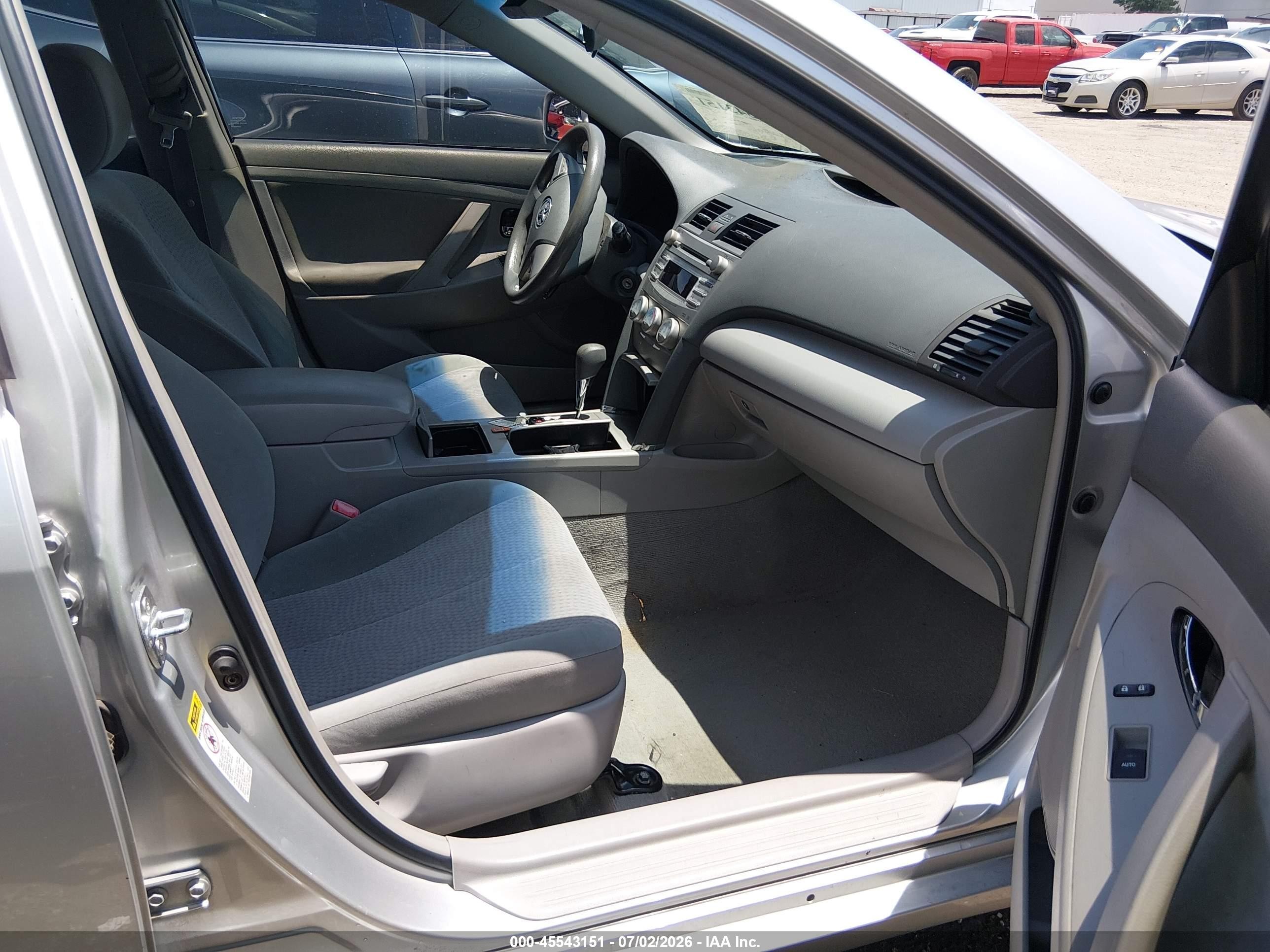 2011 Toyota Camry Le Серебряный vin: 4T4BF3EK0BR163702