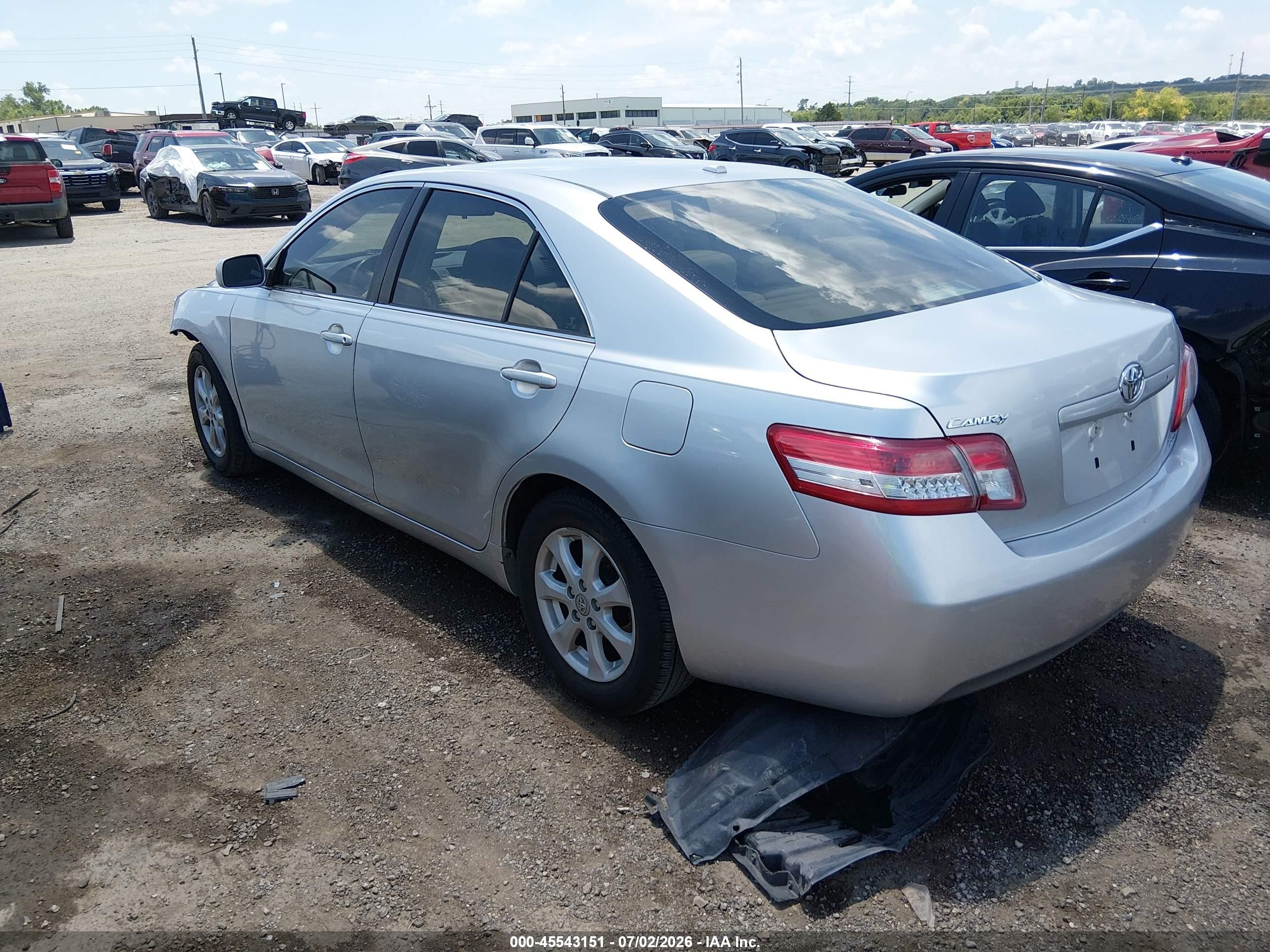 2011 Toyota Camry Le Серебряный vin: 4T4BF3EK0BR163702