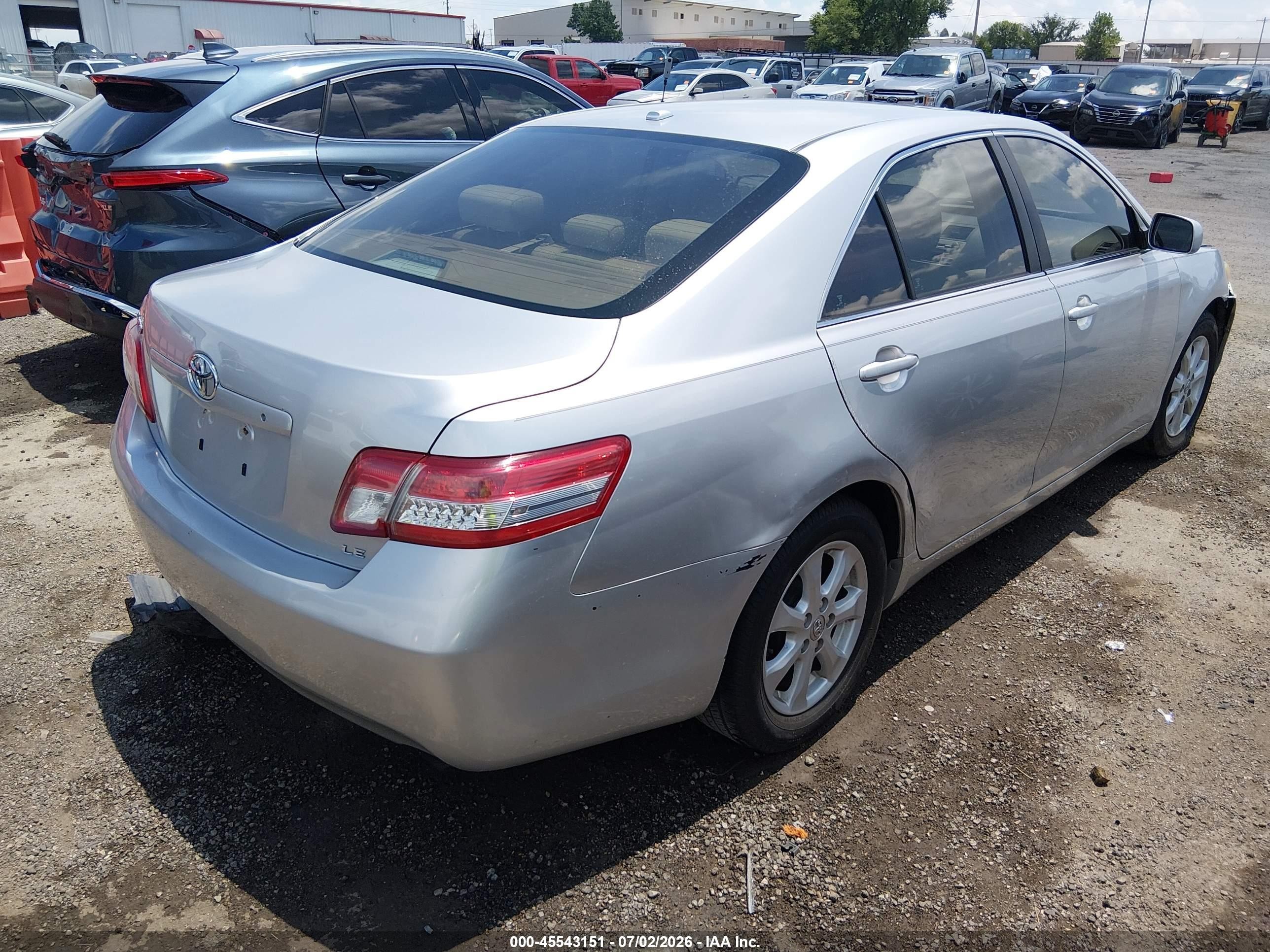 2011 Toyota Camry Le Серебряный vin: 4T4BF3EK0BR163702