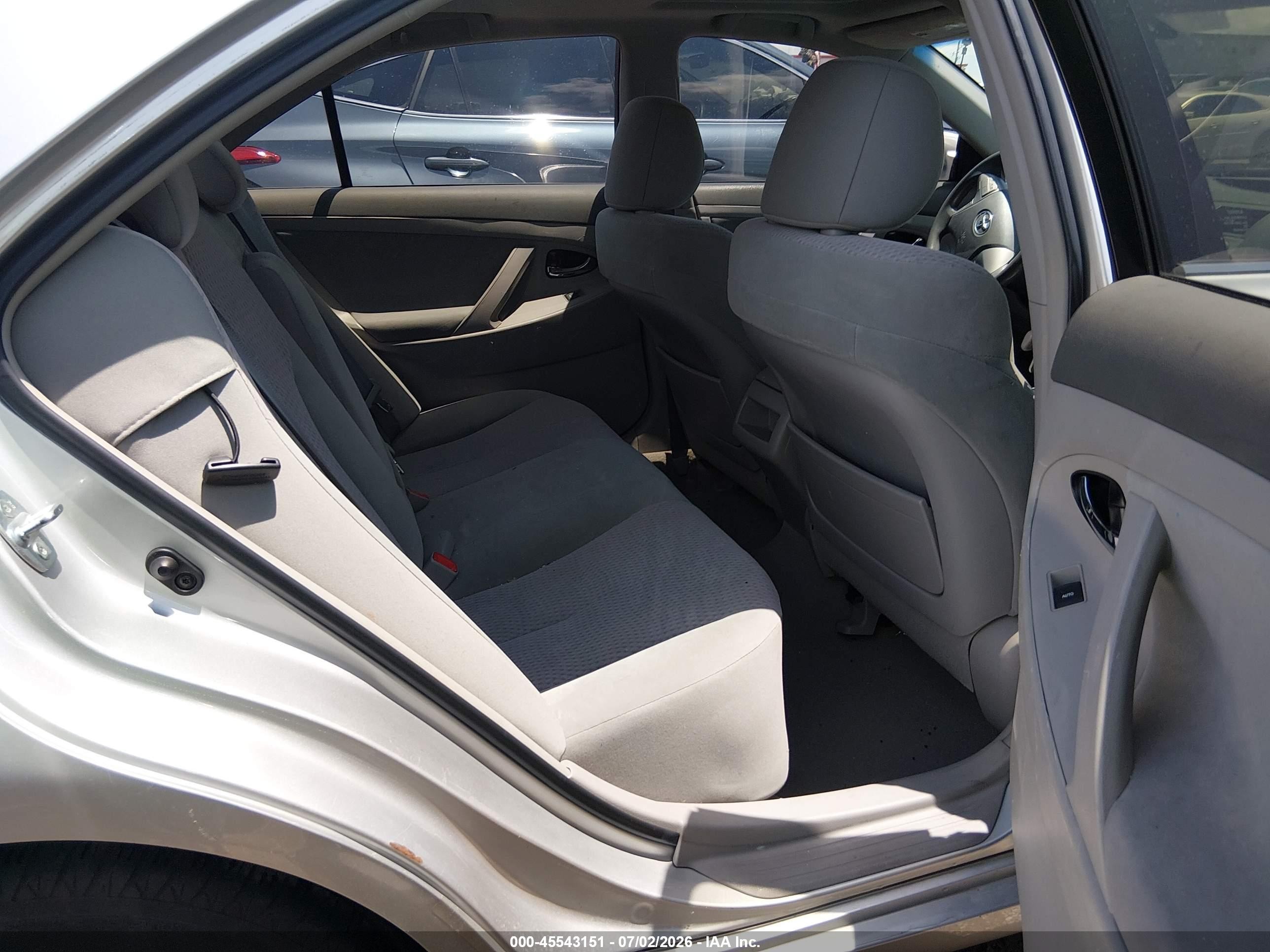 2011 Toyota Camry Le Серебряный vin: 4T4BF3EK0BR163702