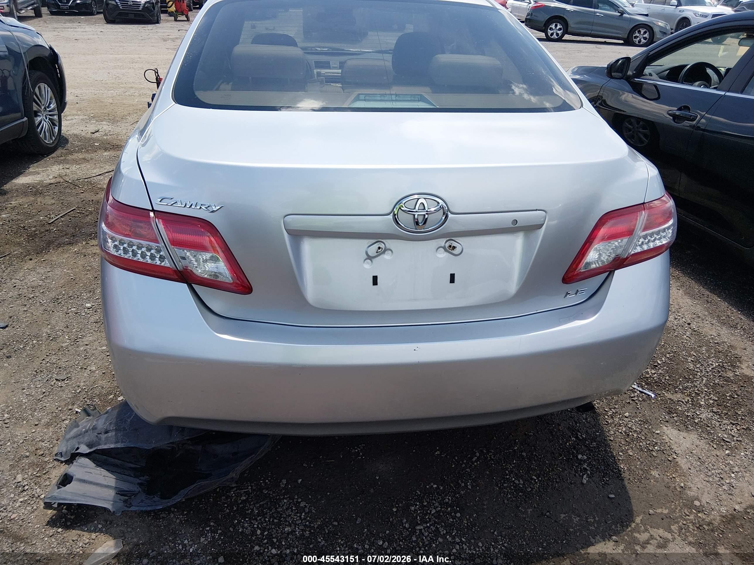 2011 Toyota Camry Le Серебряный vin: 4T4BF3EK0BR163702