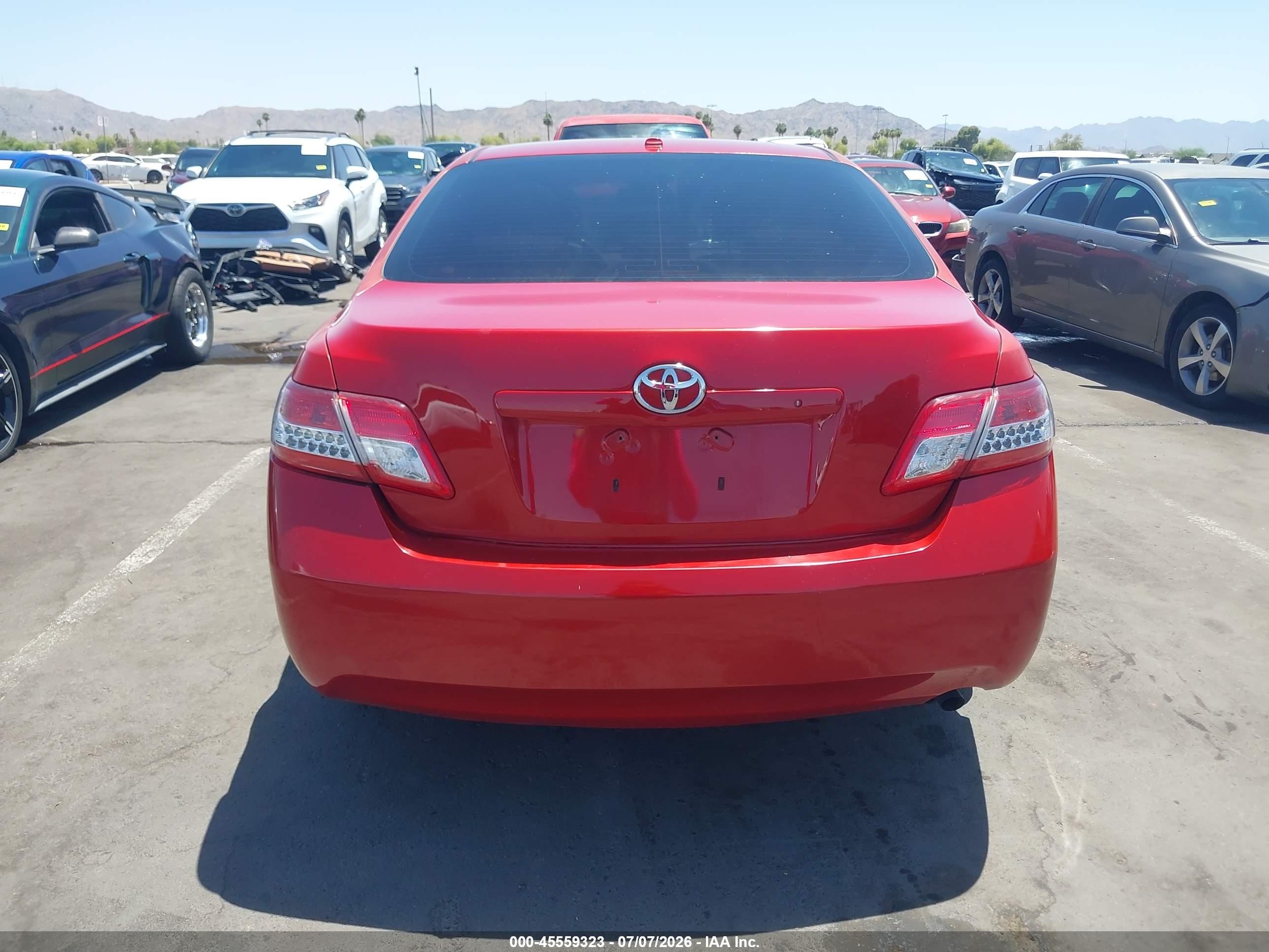 2011 Toyota Camry Le Red vin: 4T4BF3EK0BR167233