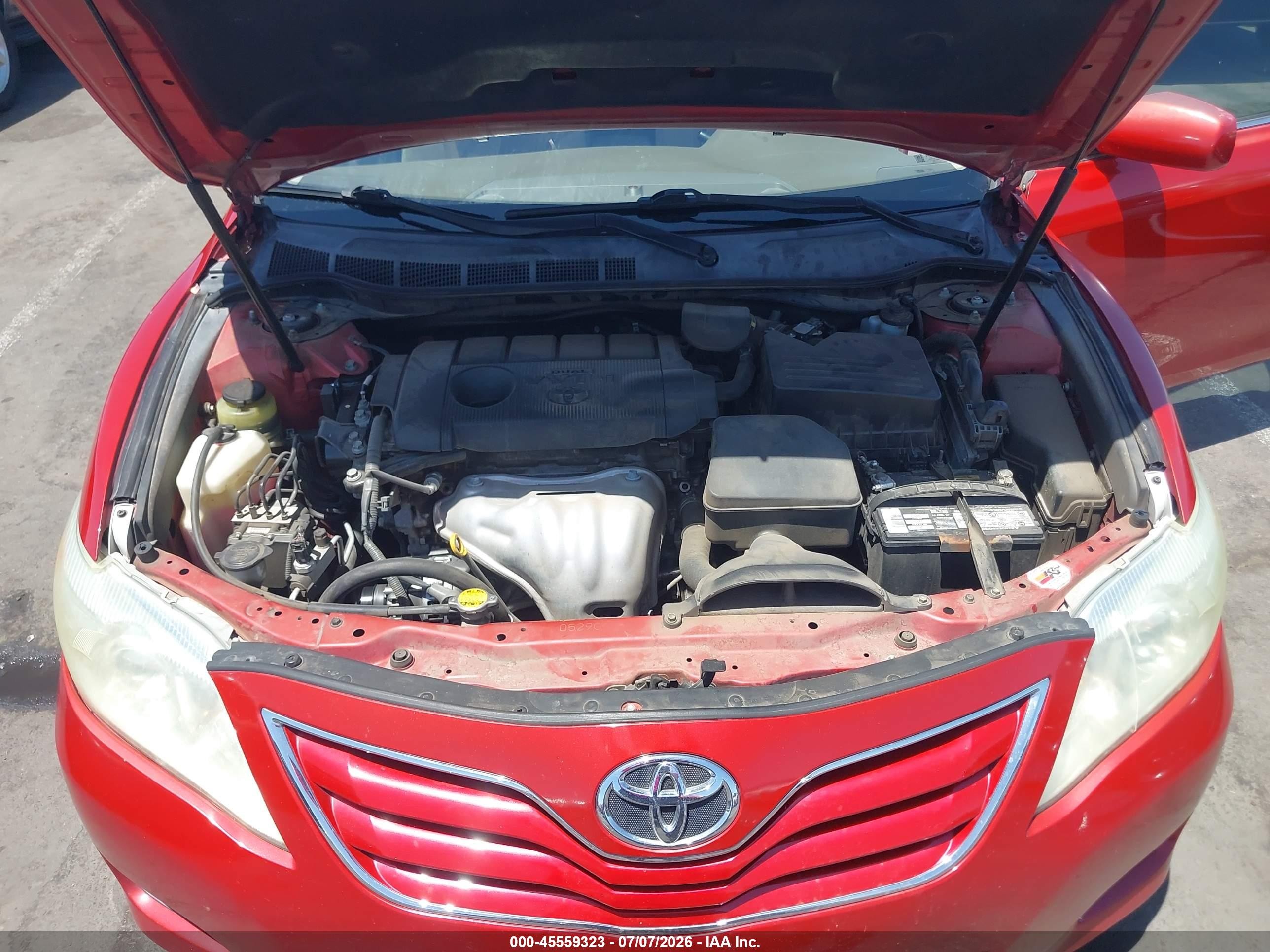 2011 Toyota Camry Le Red vin: 4T4BF3EK0BR167233