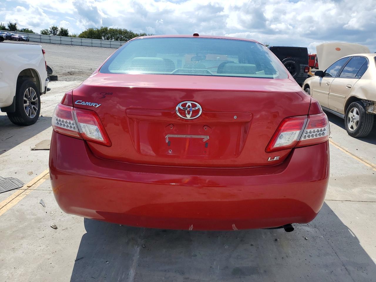 2011 Toyota Camry Le Red vin: 4T4BF3EK0BR204667