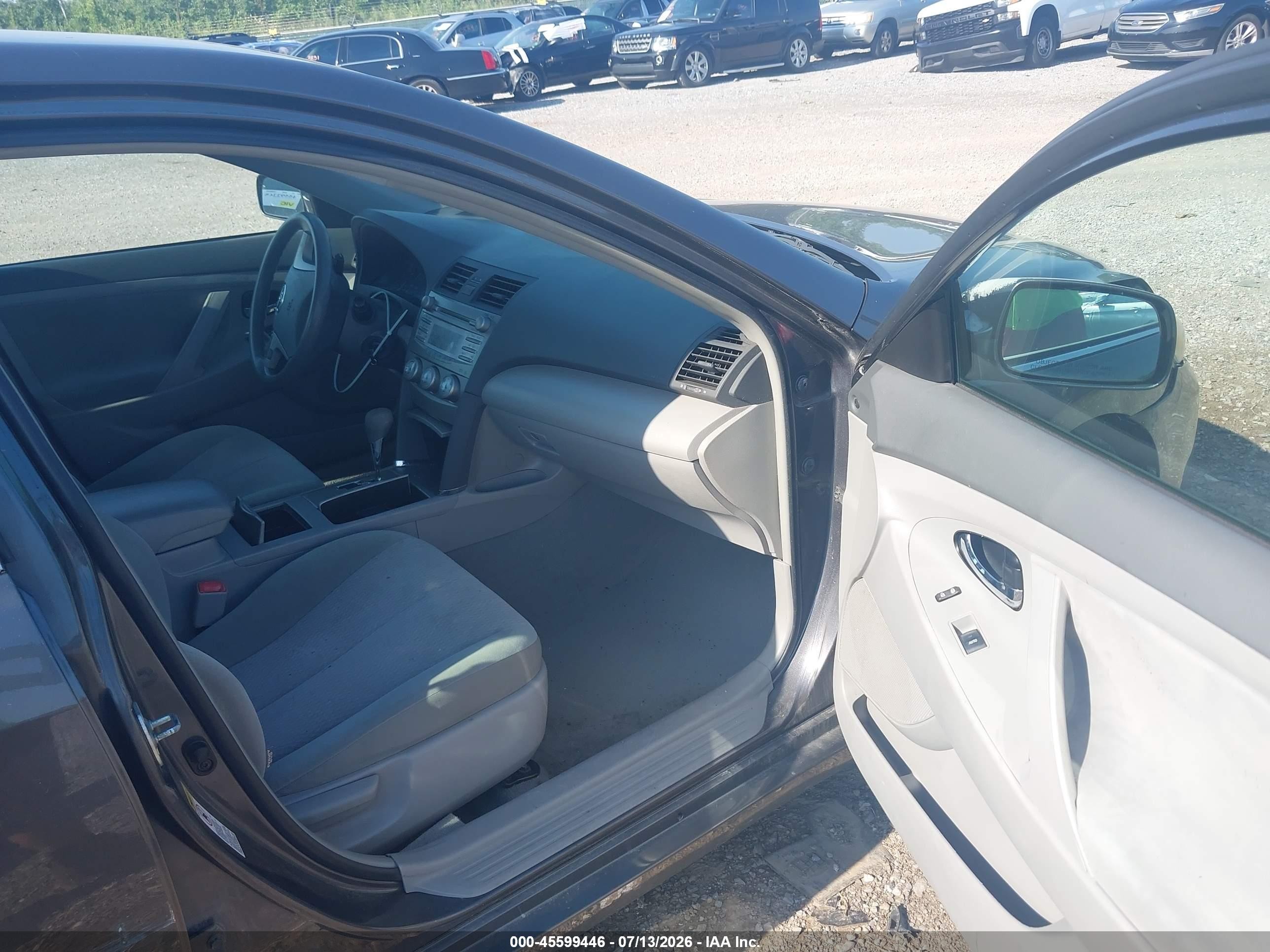 2011 Toyota Camry Le Gray vin: 4T4BF3EK0BR206502