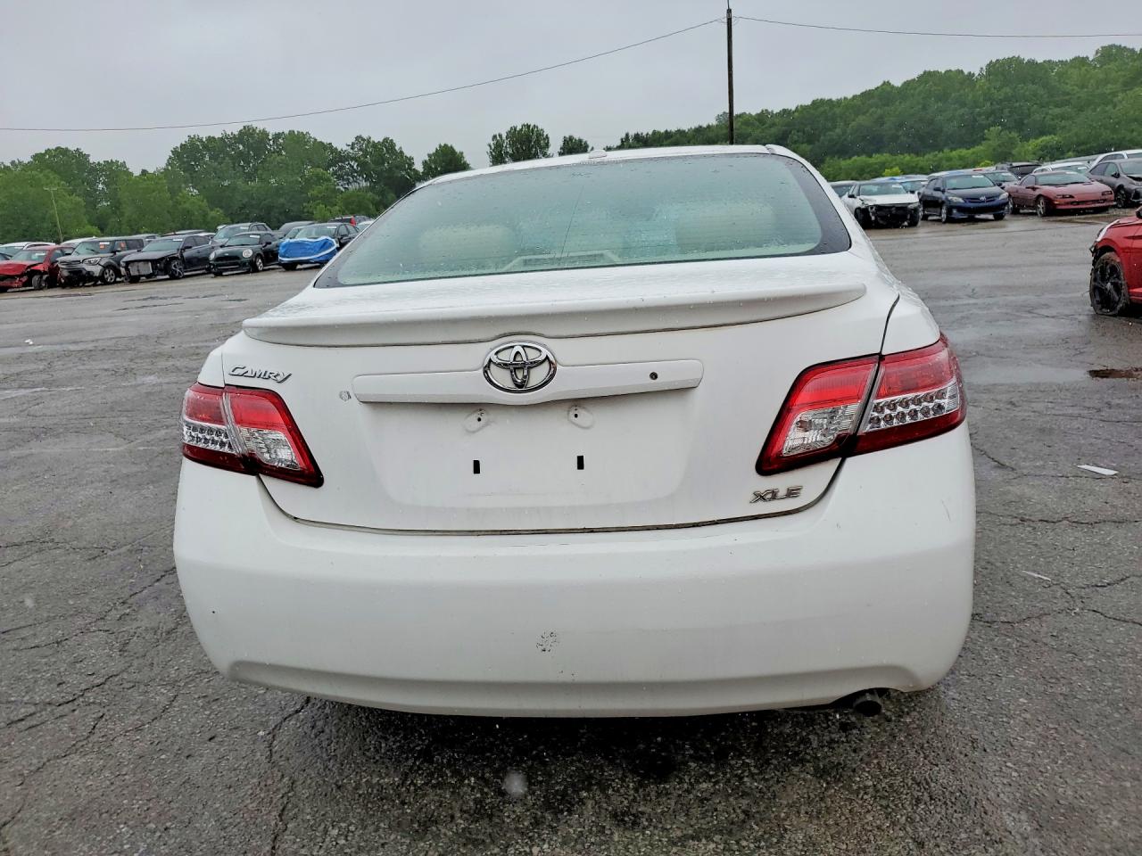 2011 Toyota Camry Base White vin: 4T4BF3EK0BR211652