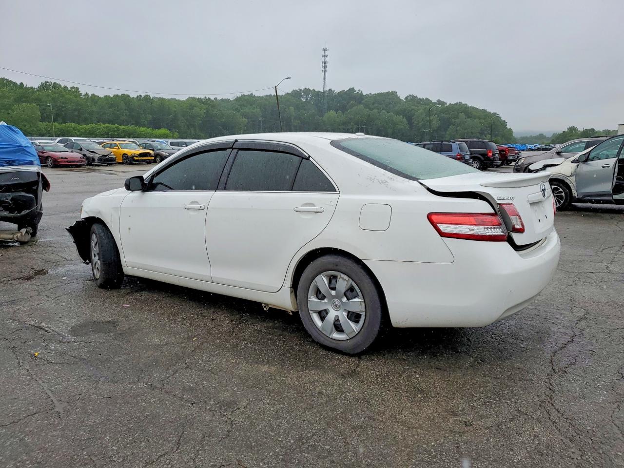 2011 Toyota Camry Base White vin: 4T4BF3EK0BR211652