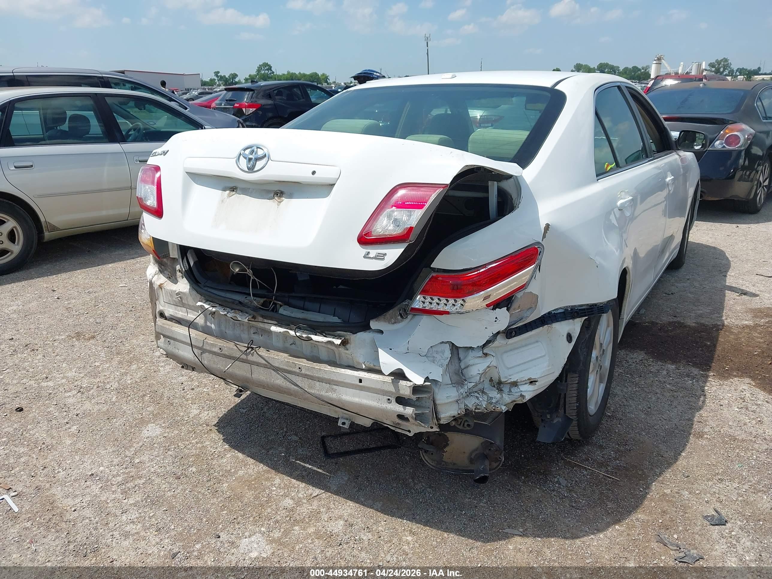 2011 Toyota Camry Le White vin: 4T4BF3EK0BR216088