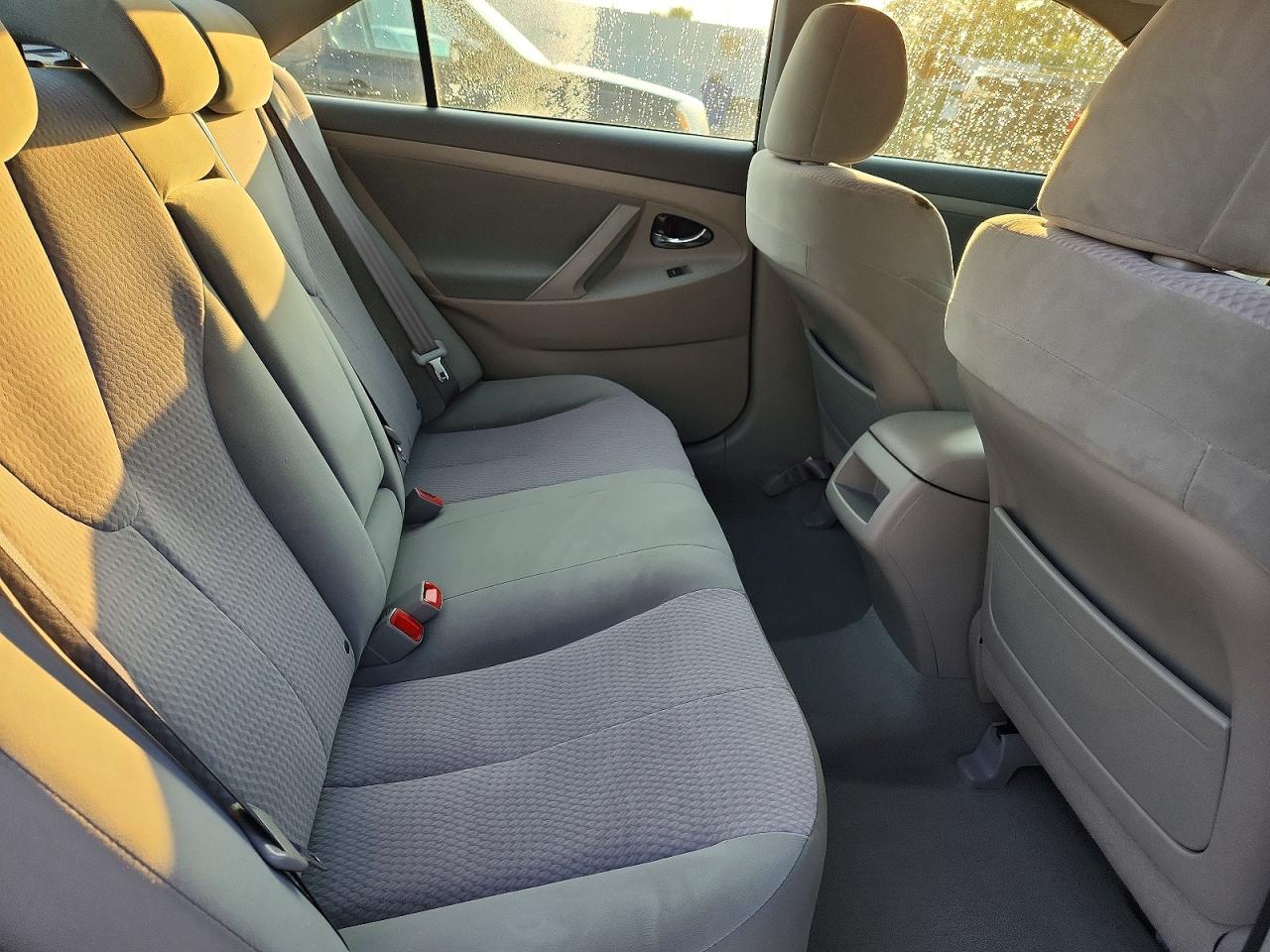 2010 Toyota Camry Le Silver vin: 4T4BF3EK1AR002564