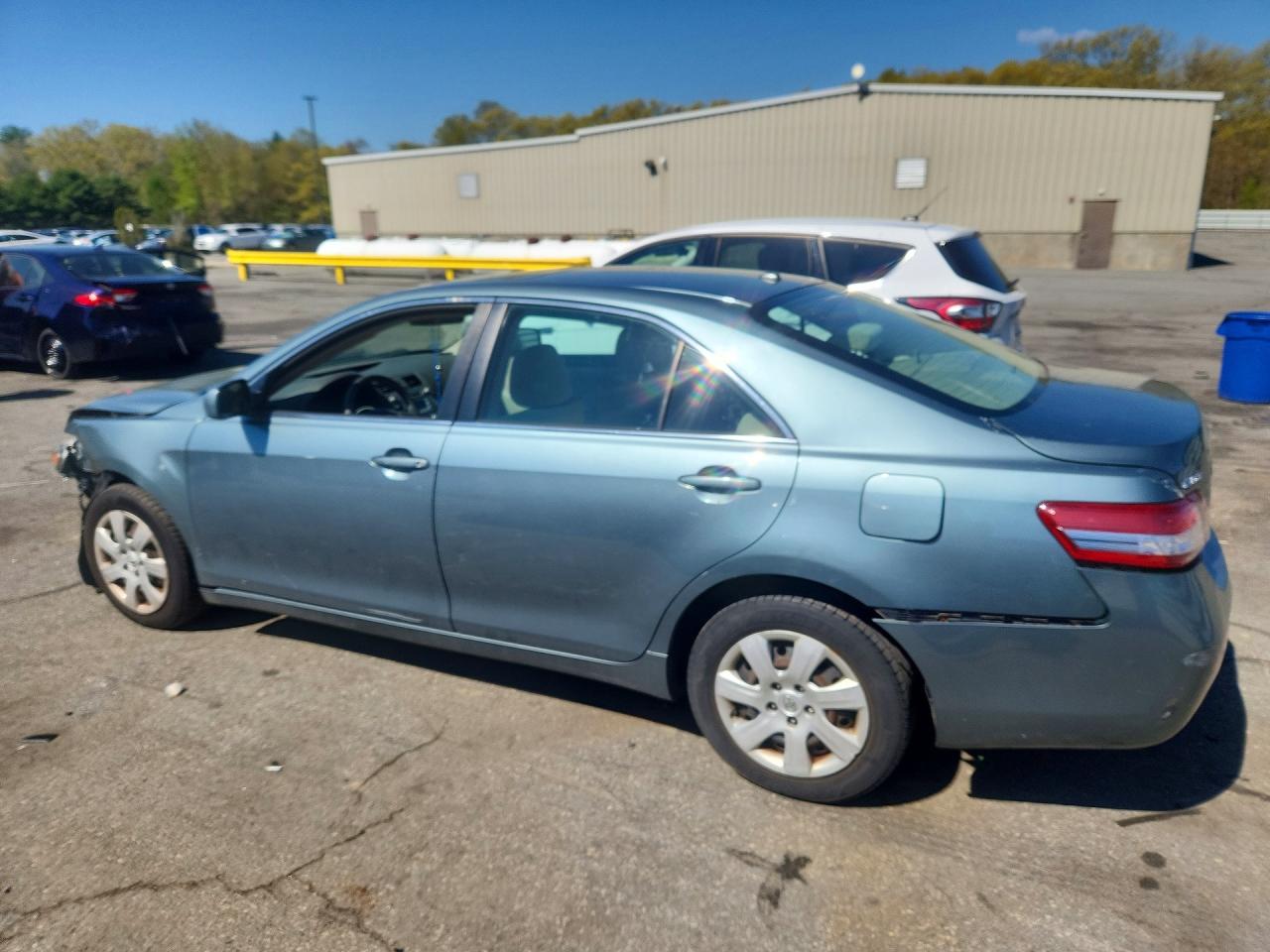 2010 Toyota Camry Le Green vin: 4T4BF3EK1AR005173