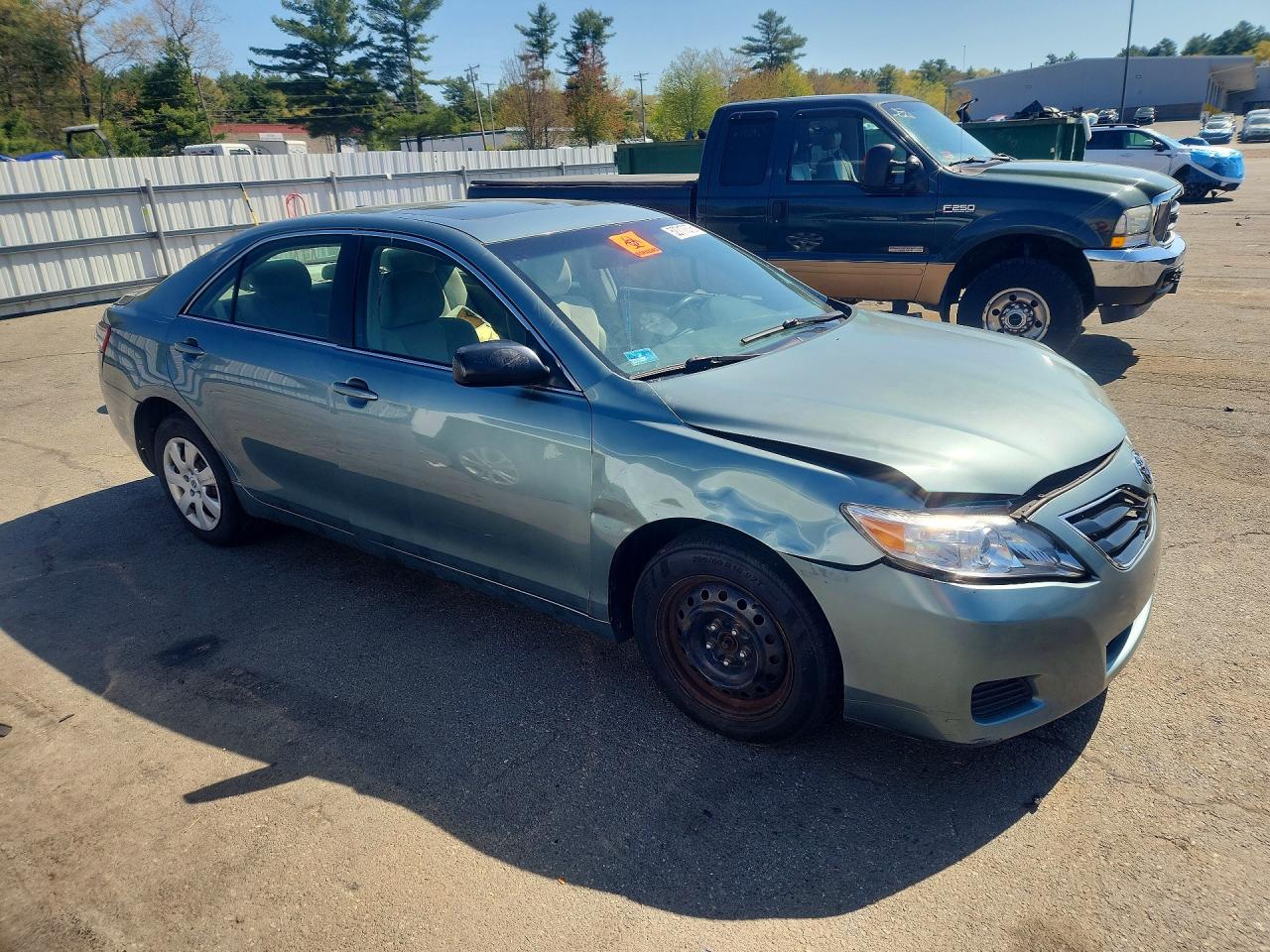 2010 Toyota Camry Le Green vin: 4T4BF3EK1AR005173