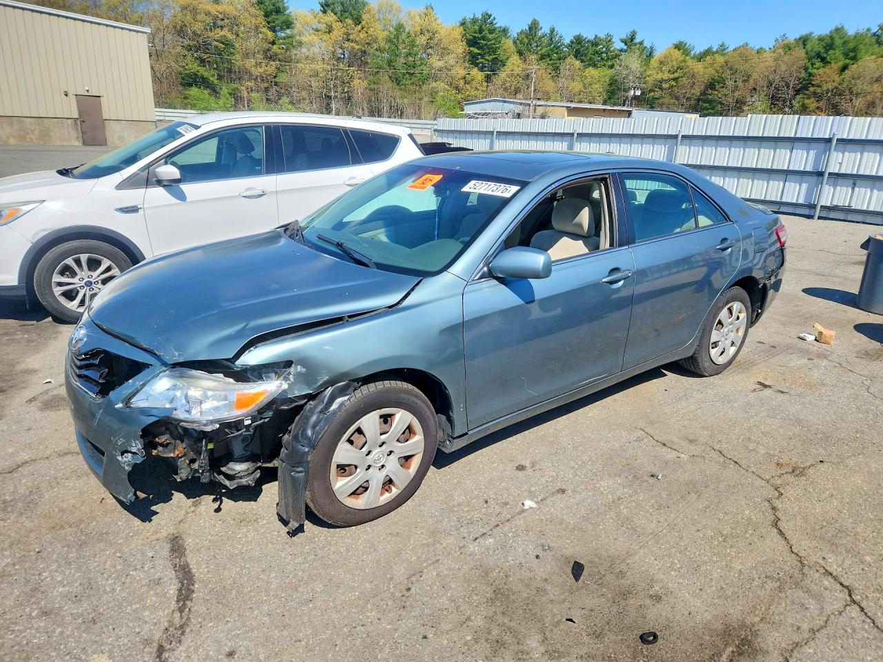2010 Toyota Camry Le Green vin: 4T4BF3EK1AR005173