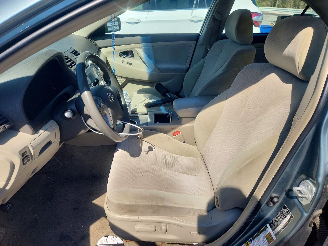 2010 Toyota Camry Le Green vin: 4T4BF3EK1AR005173