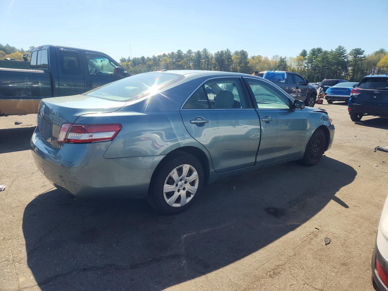 2010 Toyota Camry Le Green vin: 4T4BF3EK1AR005173