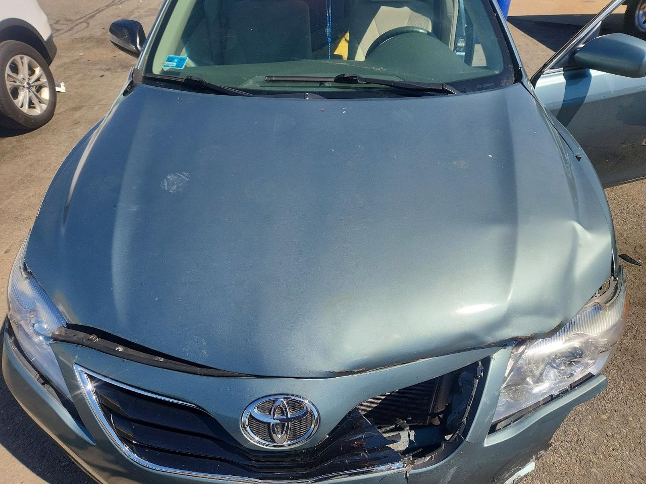 2010 Toyota Camry Le Green vin: 4T4BF3EK1AR005173