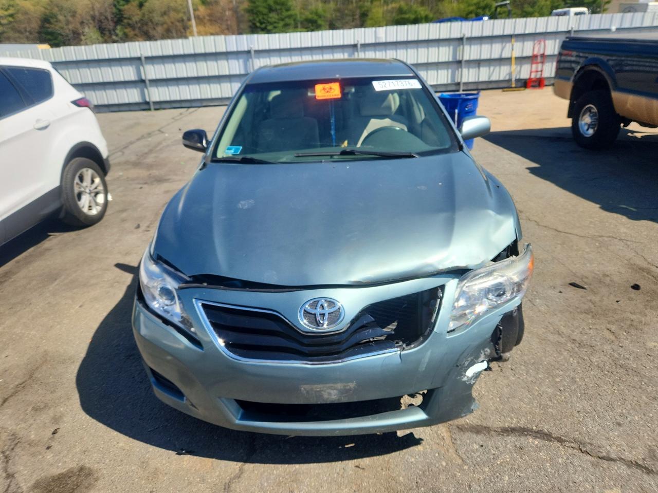 2010 Toyota Camry Le Green vin: 4T4BF3EK1AR005173