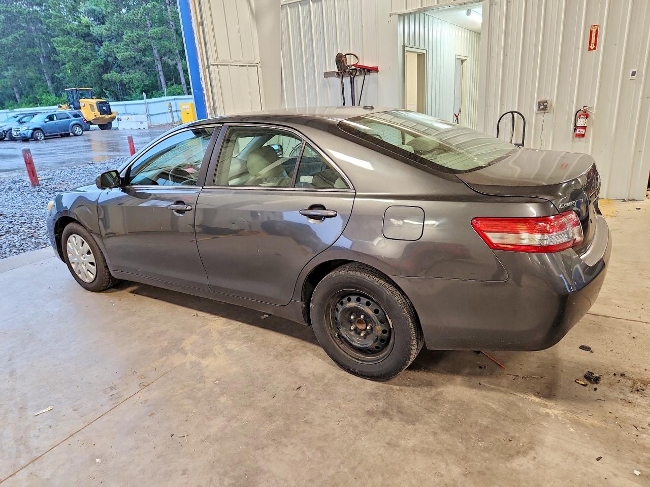 2010 Toyota Camry Le Gray vin: 4T4BF3EK1AR011524