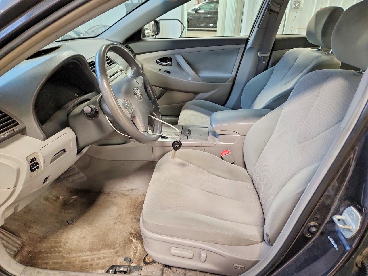 2010 Toyota Camry Le Gray vin: 4T4BF3EK1AR011524