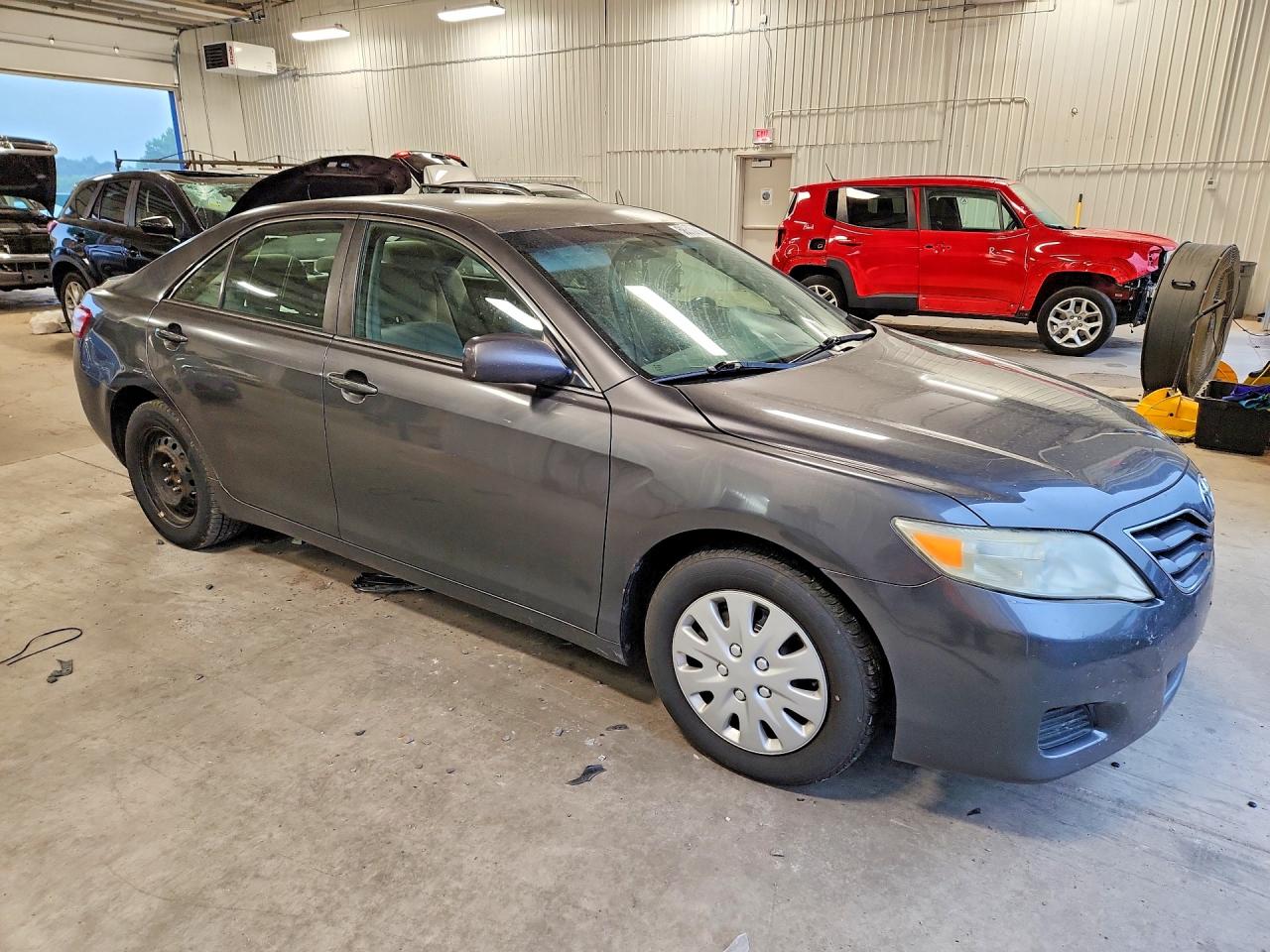2010 Toyota Camry Le Gray vin: 4T4BF3EK1AR011524