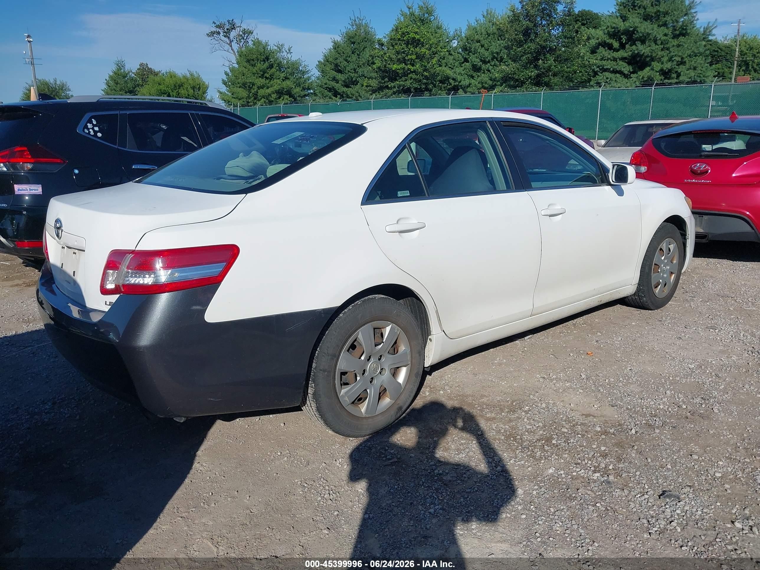 2010 Toyota Camry Le White vin: 4T4BF3EK1AR022412