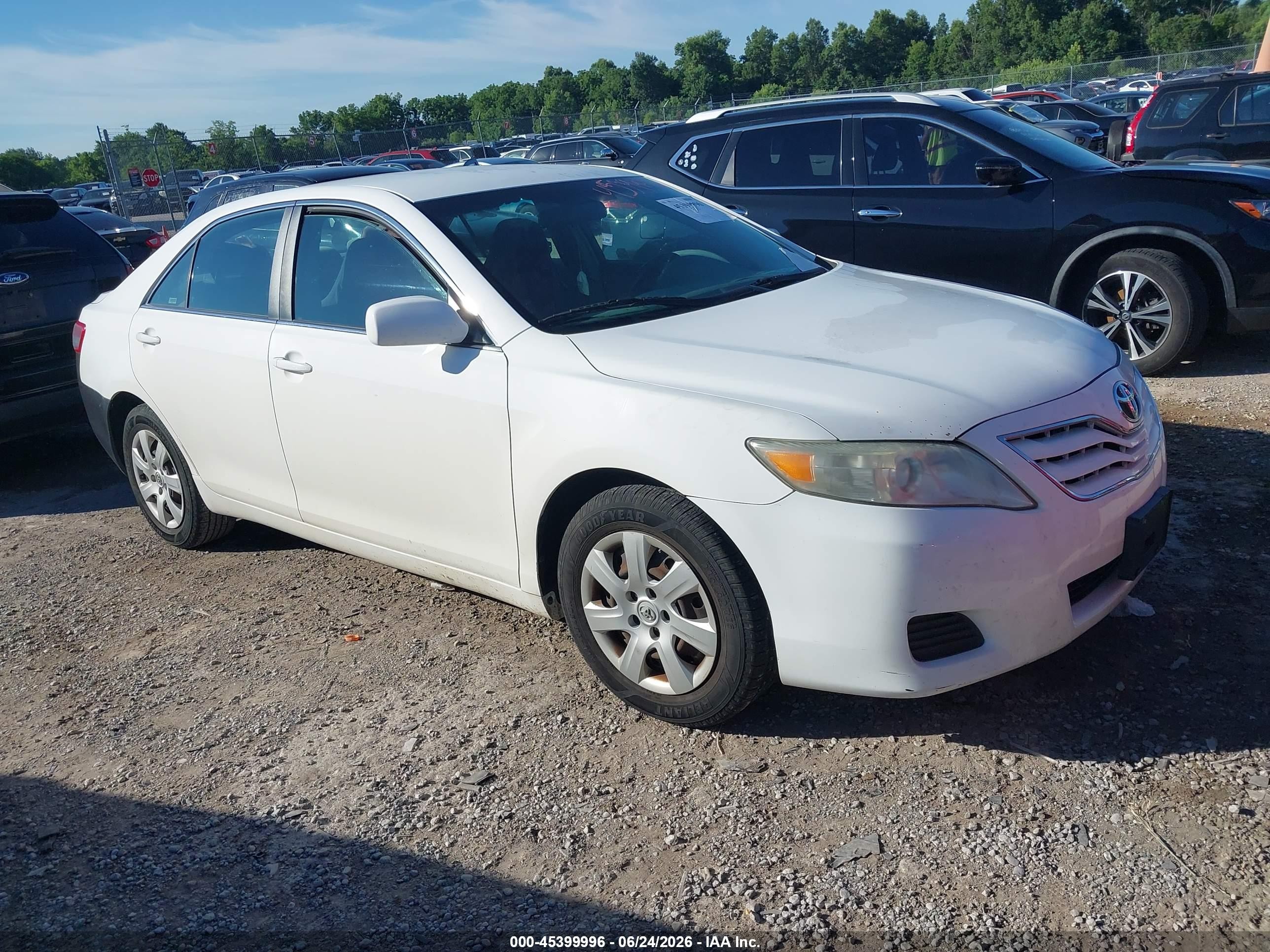2010 Toyota Camry Le White vin: 4T4BF3EK1AR022412