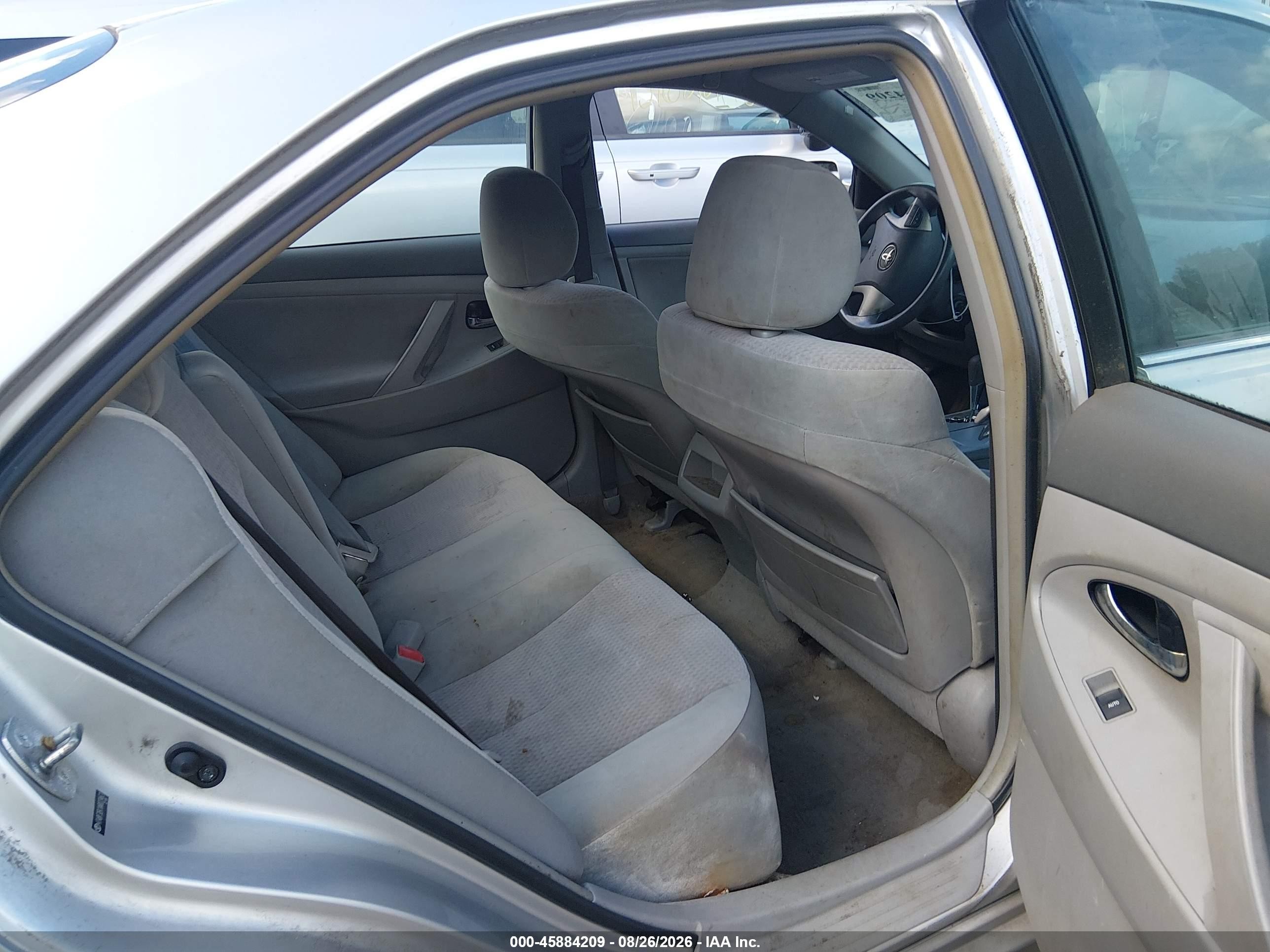2010 Toyota Camry Le Серебряный vin: 4T4BF3EK1AR023463