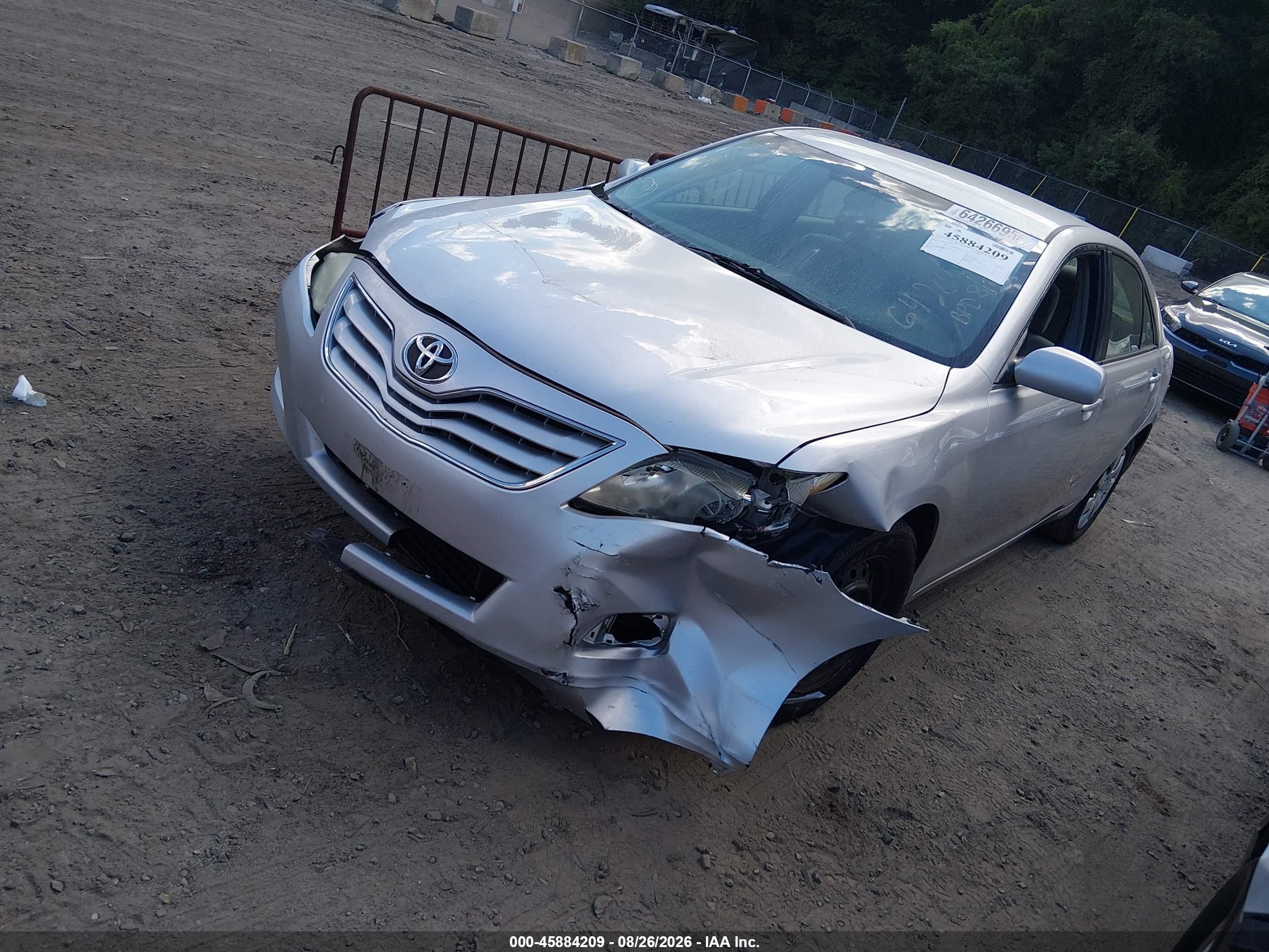 2010 Toyota Camry Le Серебряный vin: 4T4BF3EK1AR023463