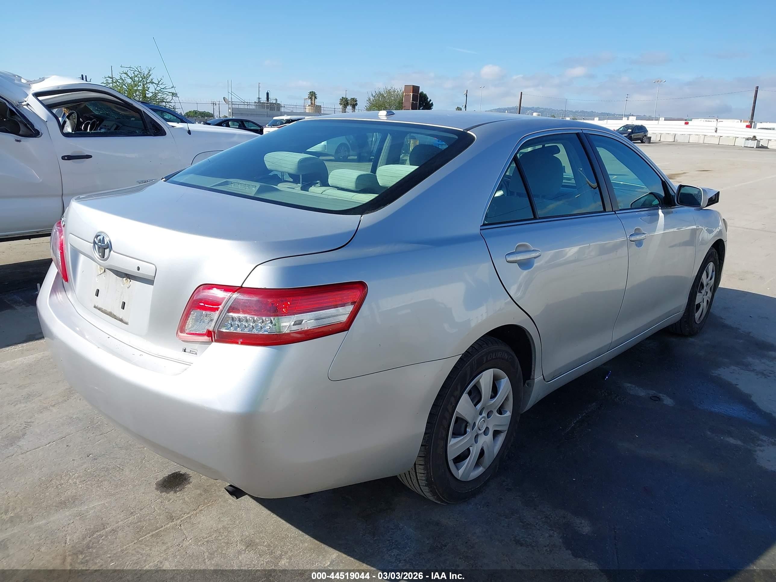 2010 Toyota Camry Le Silver vin: 4T4BF3EK1AR024273