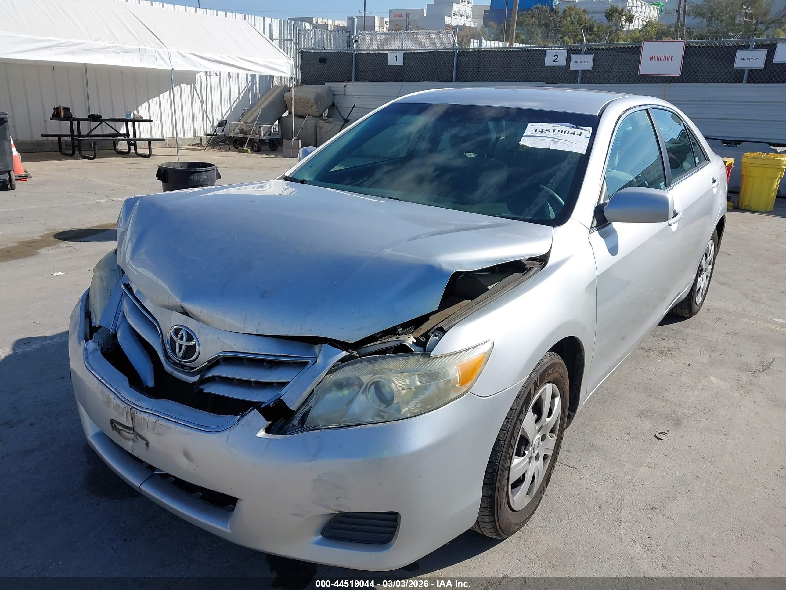 2010 Toyota Camry Le Silver vin: 4T4BF3EK1AR024273