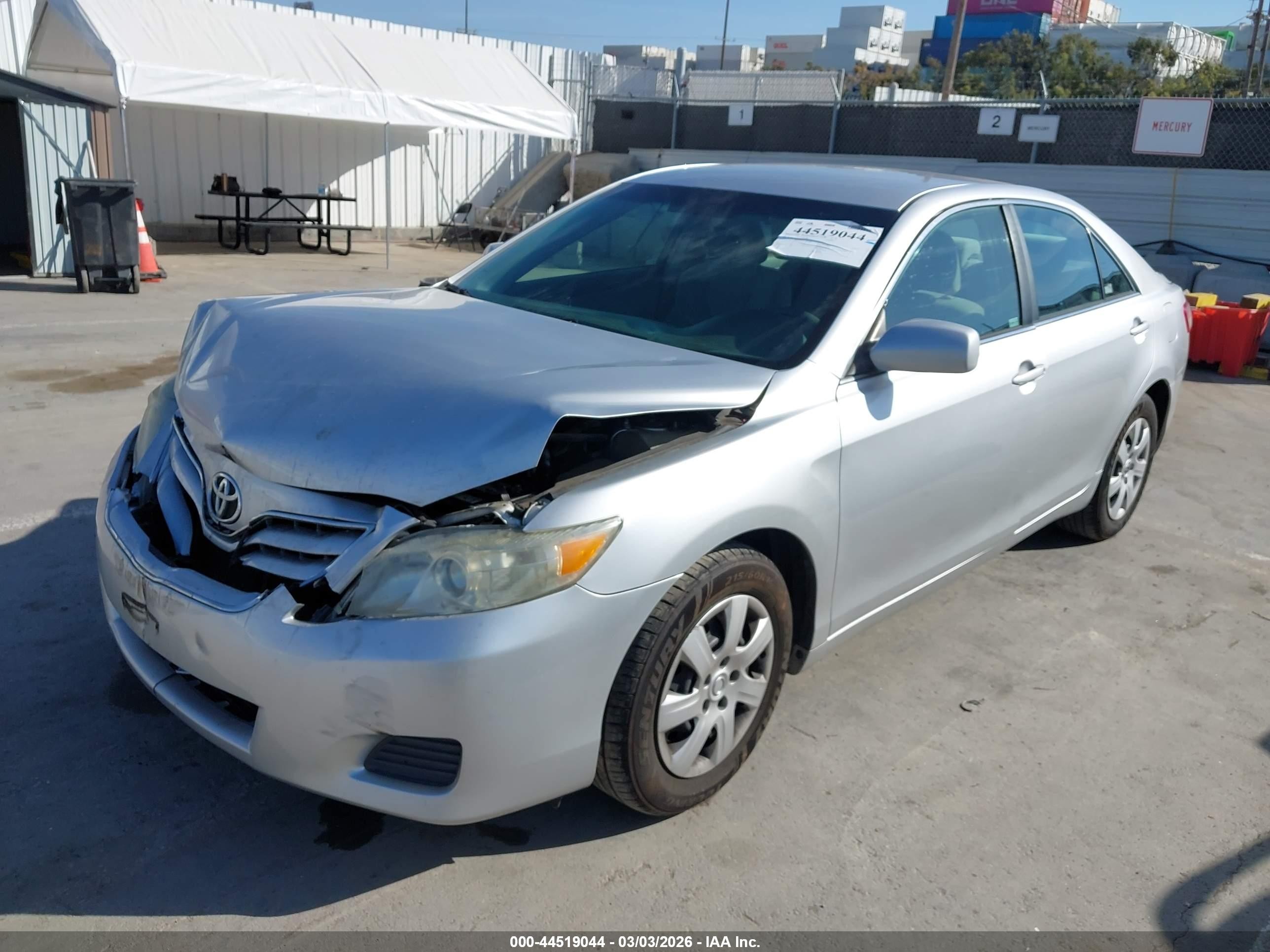 2010 Toyota Camry Le Silver vin: 4T4BF3EK1AR024273