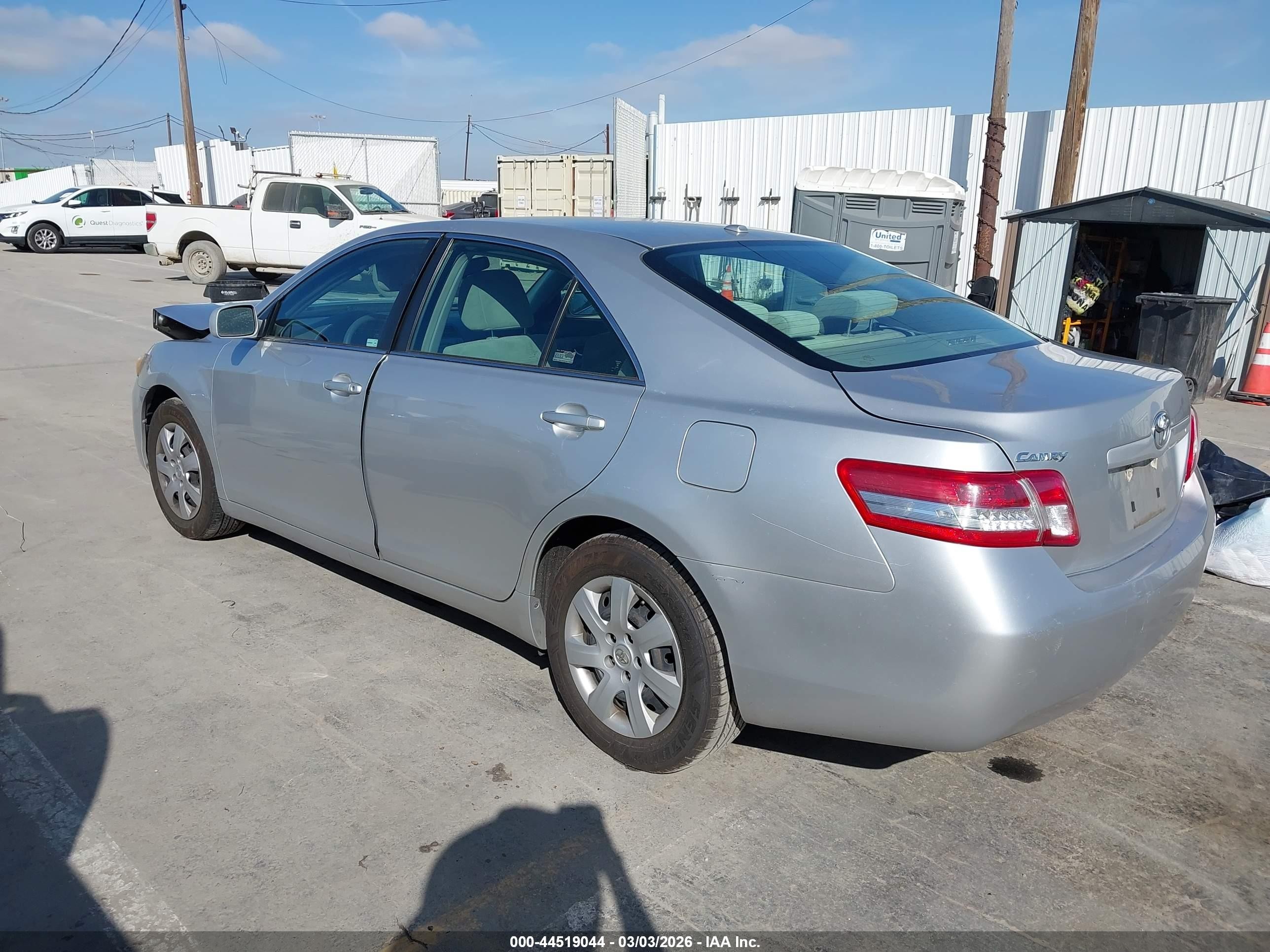2010 Toyota Camry Le Silver vin: 4T4BF3EK1AR024273